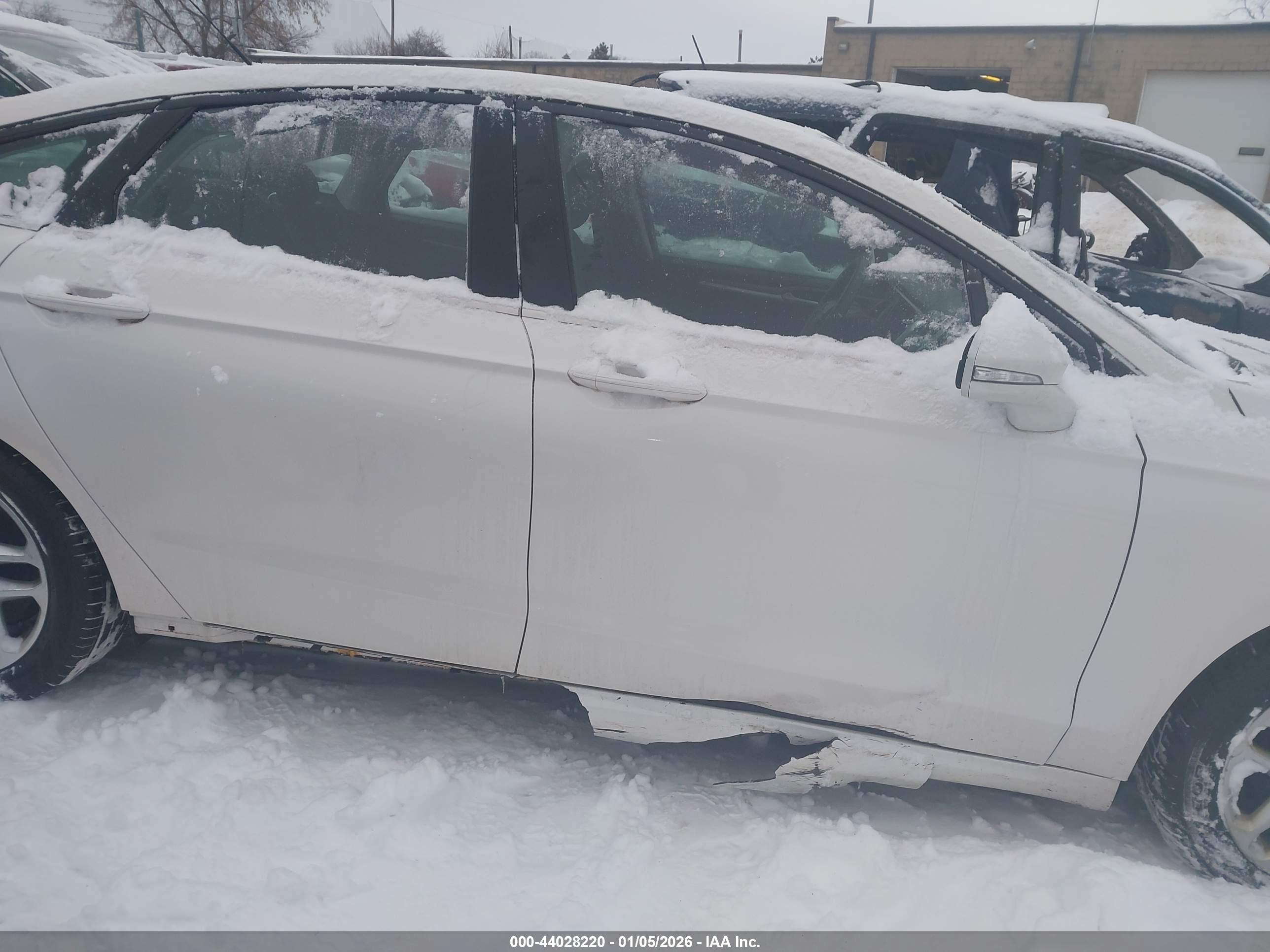 FORD FUSION image 6