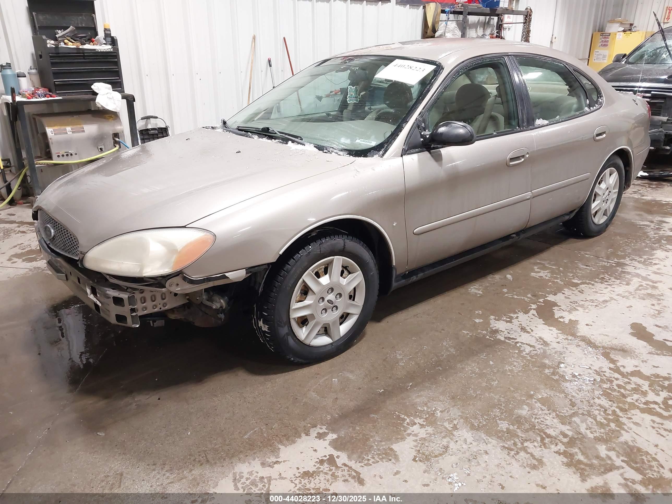 FORD TAURUS image 2