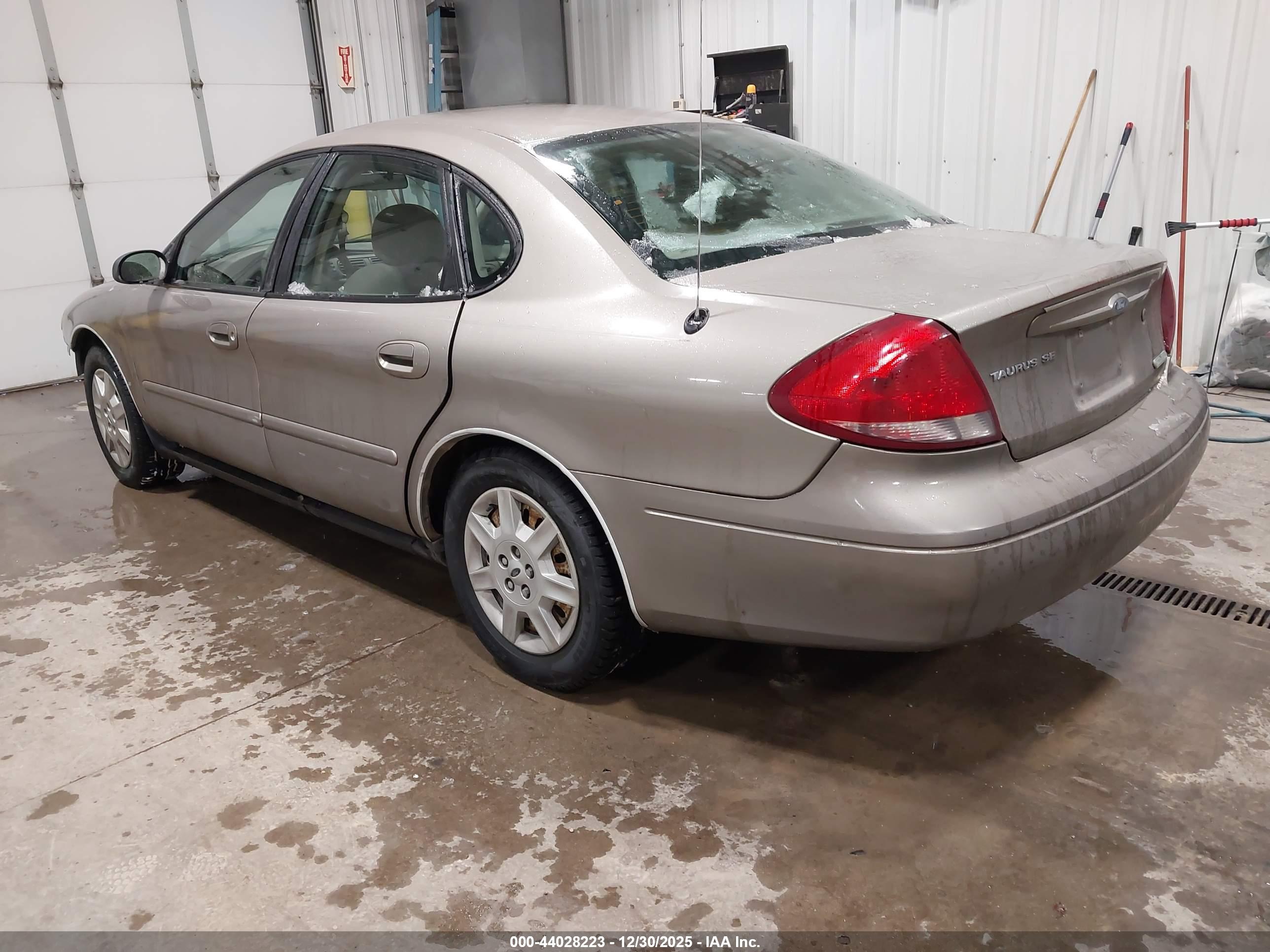 FORD TAURUS image 3