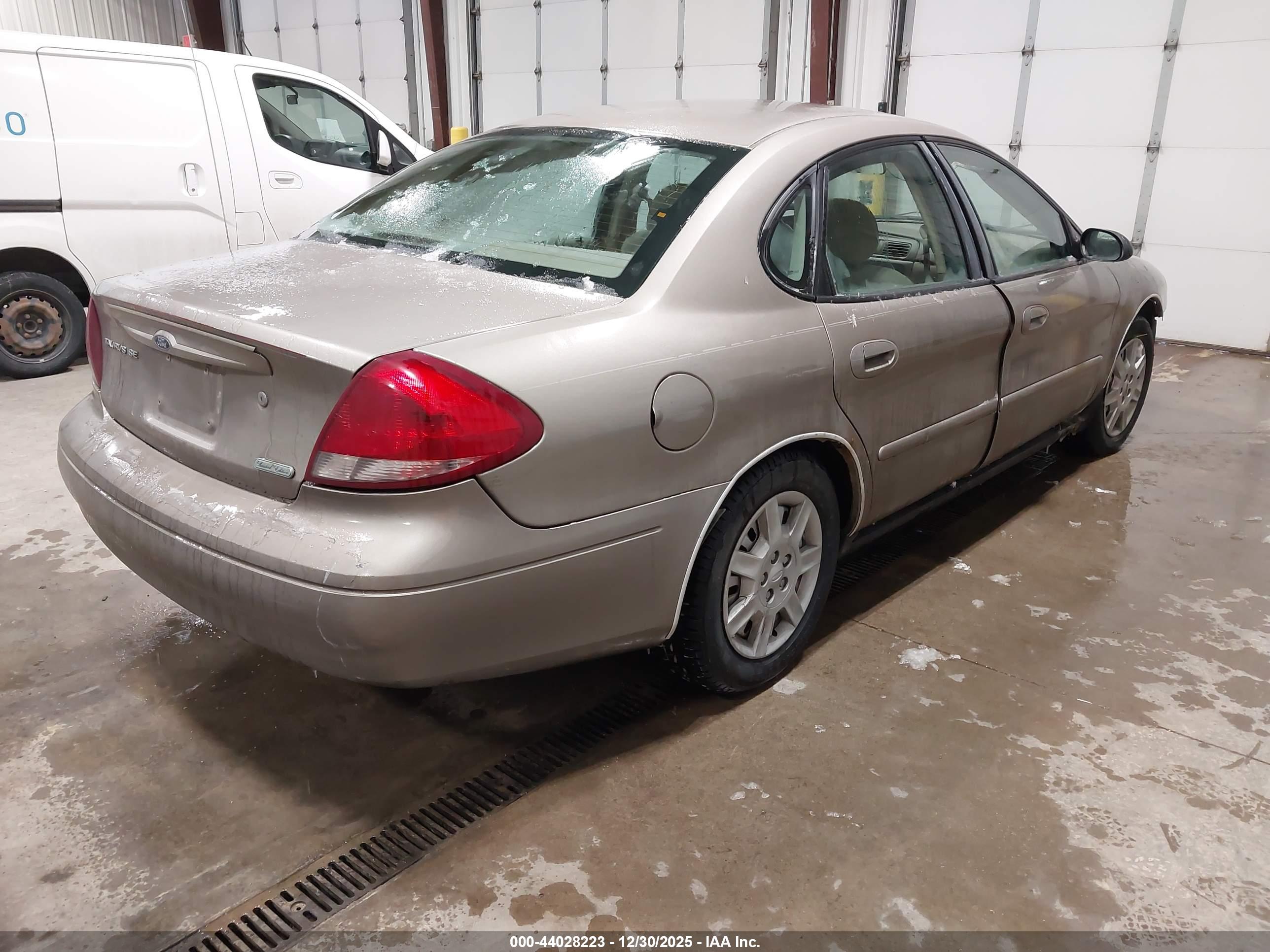FORD TAURUS image 4