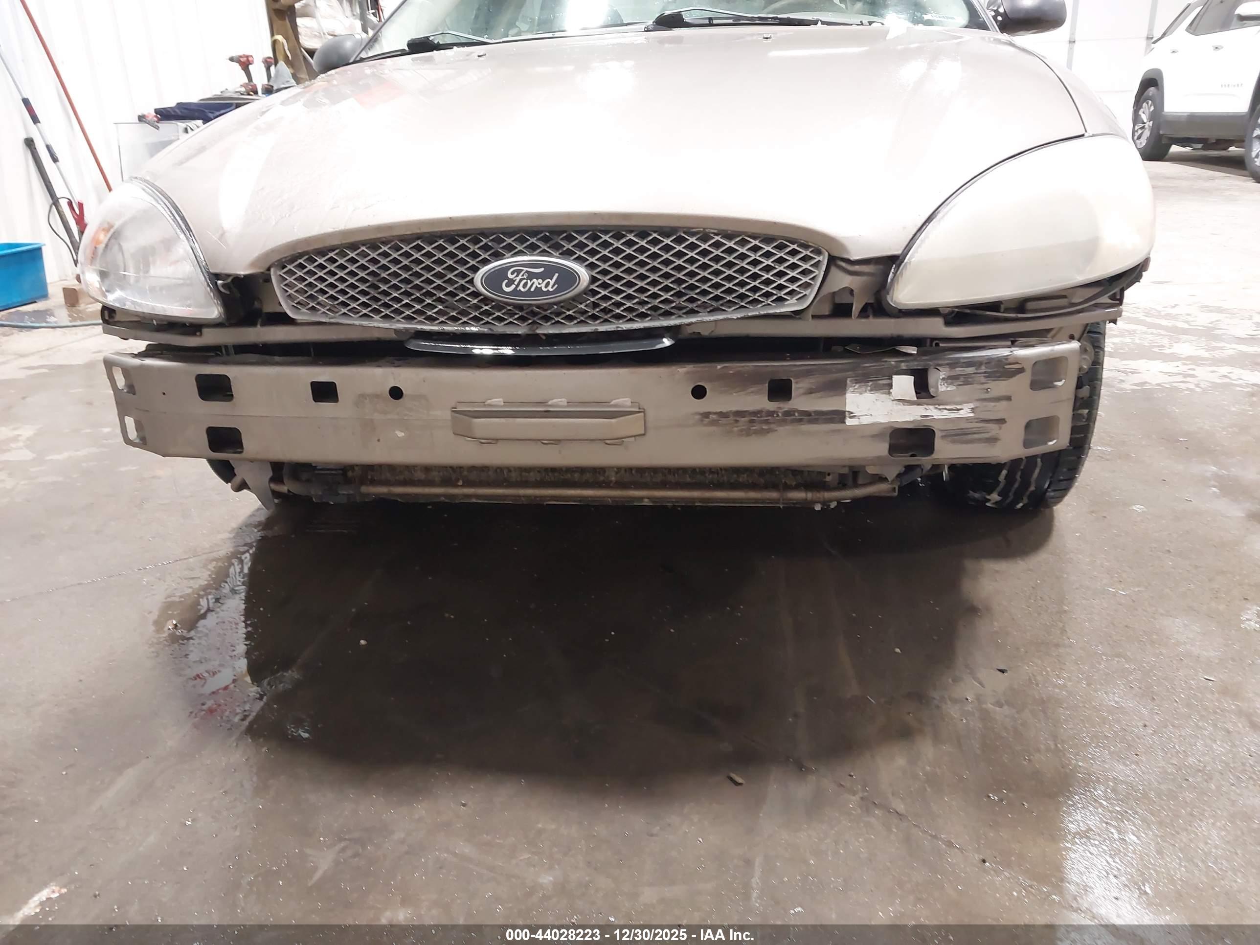 FORD TAURUS image 6