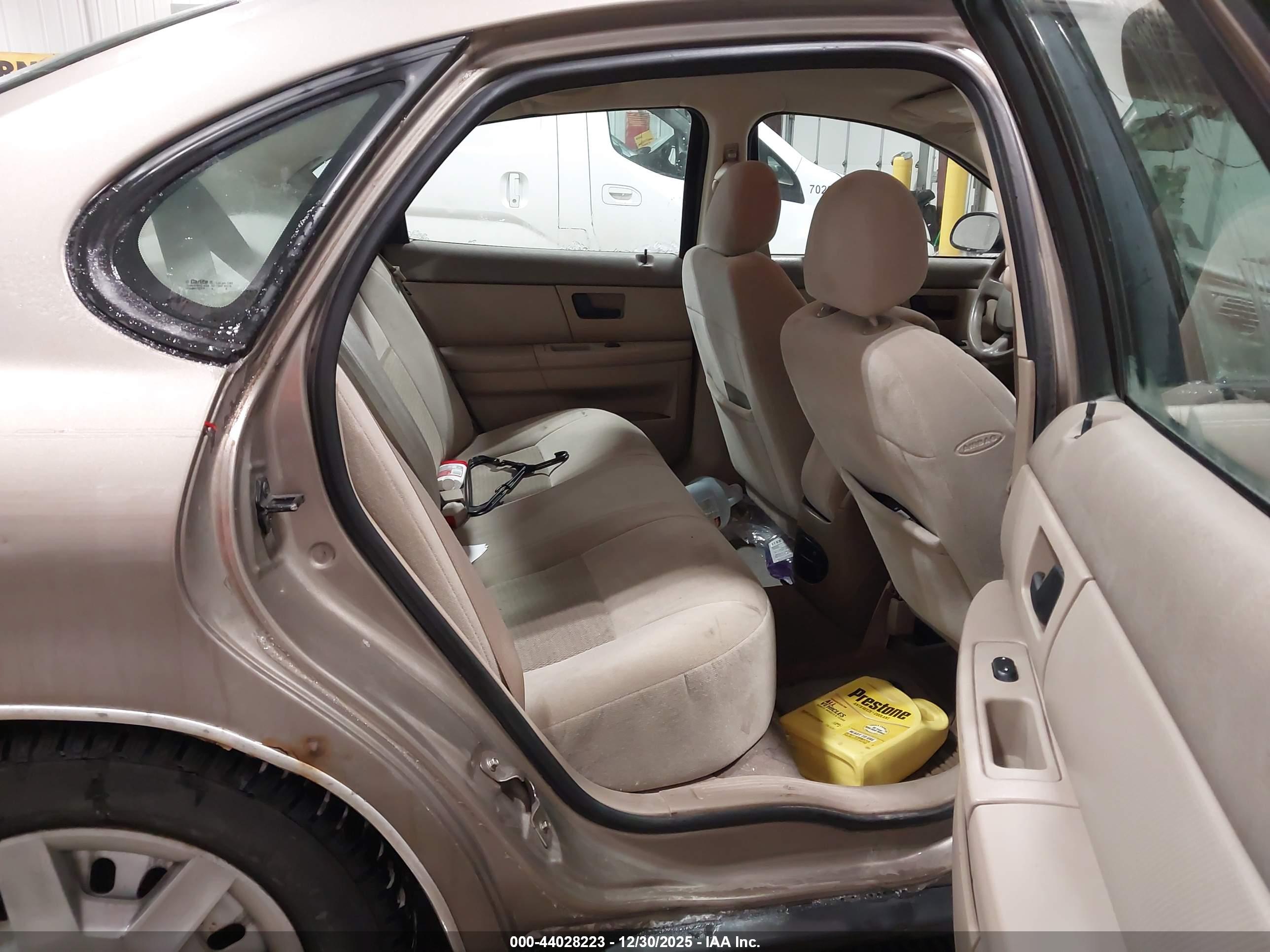FORD TAURUS image 8