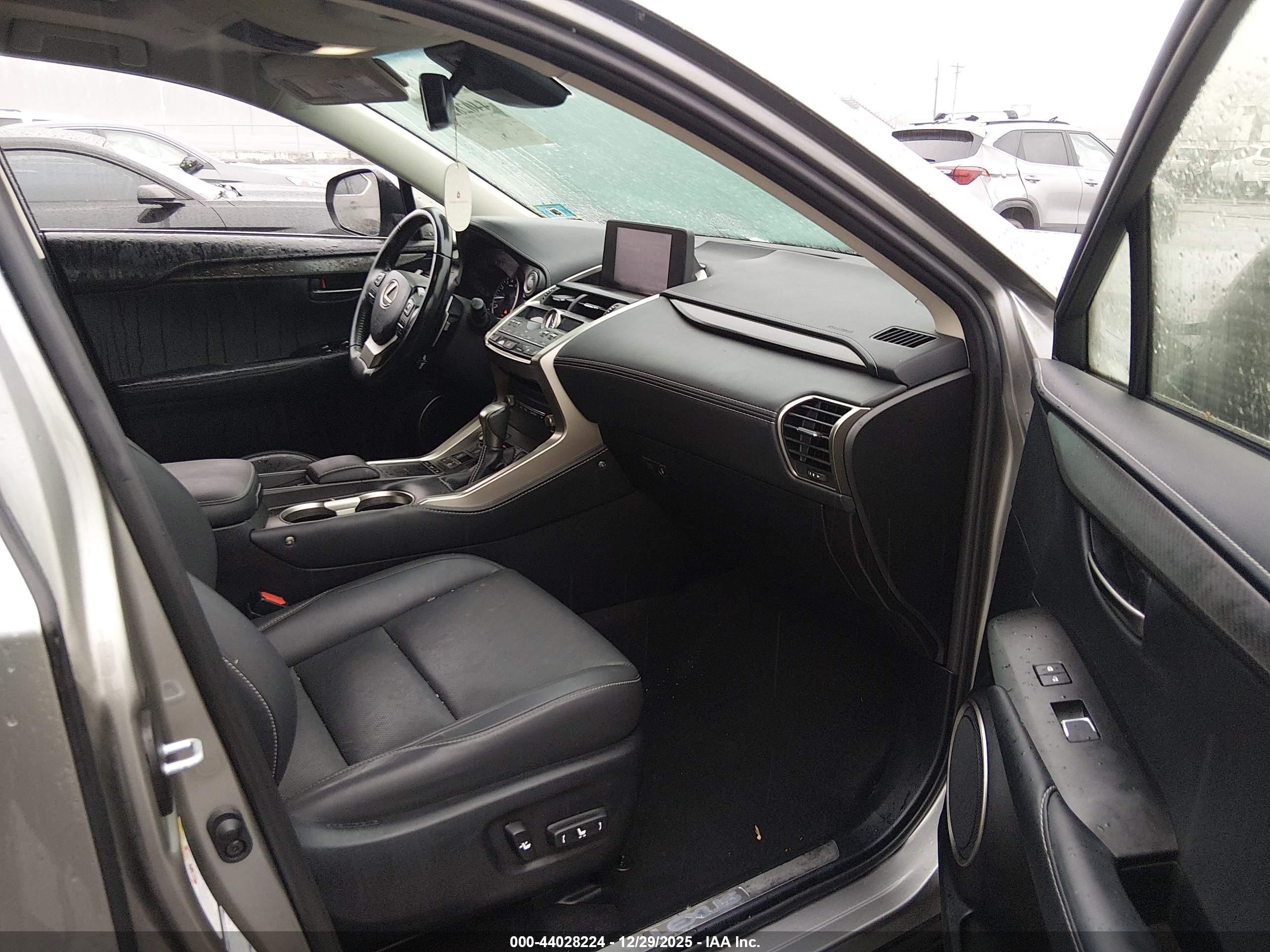 LEXUS NX image 5