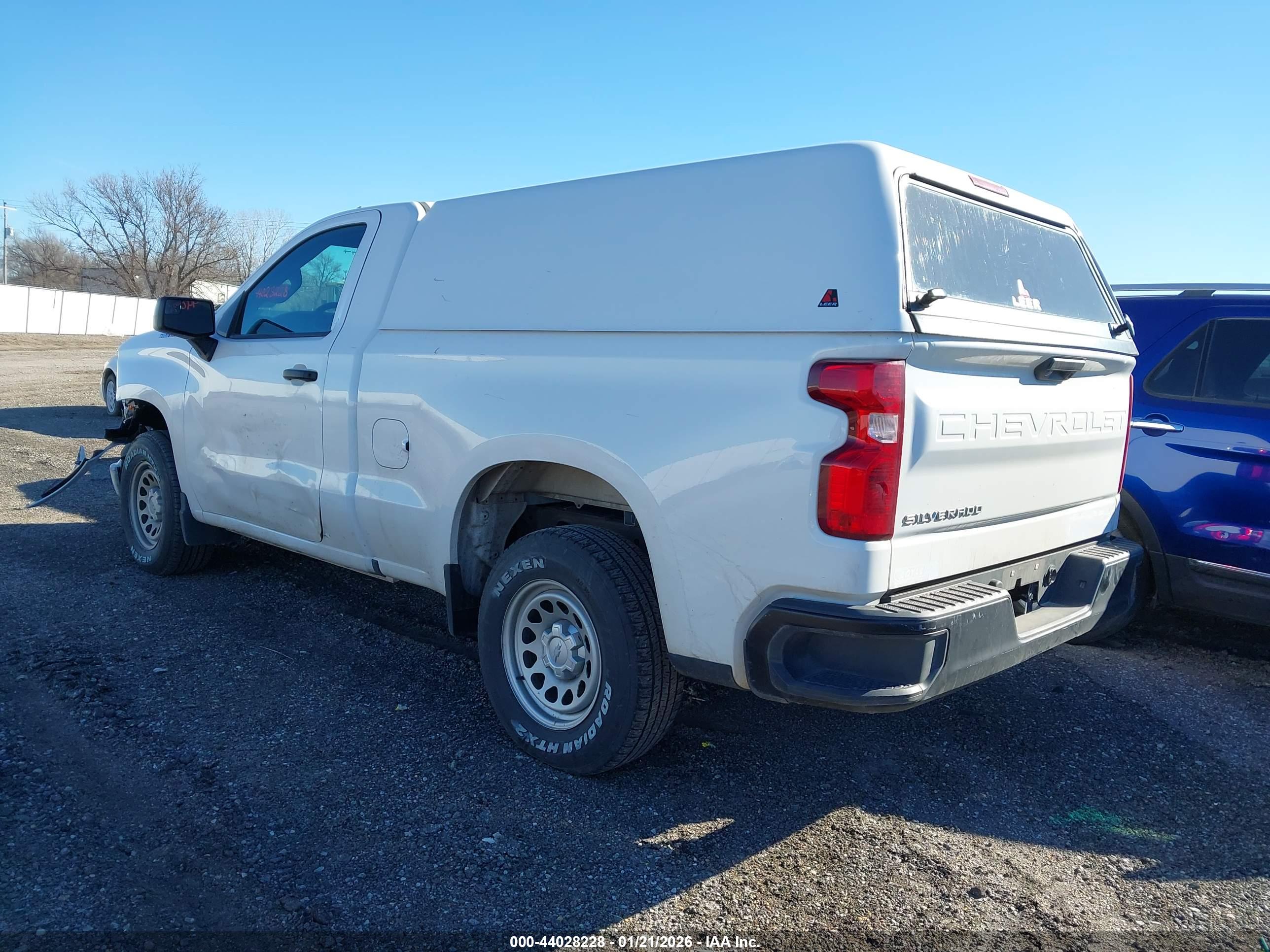 CHEVROLET SILVERADO image 3