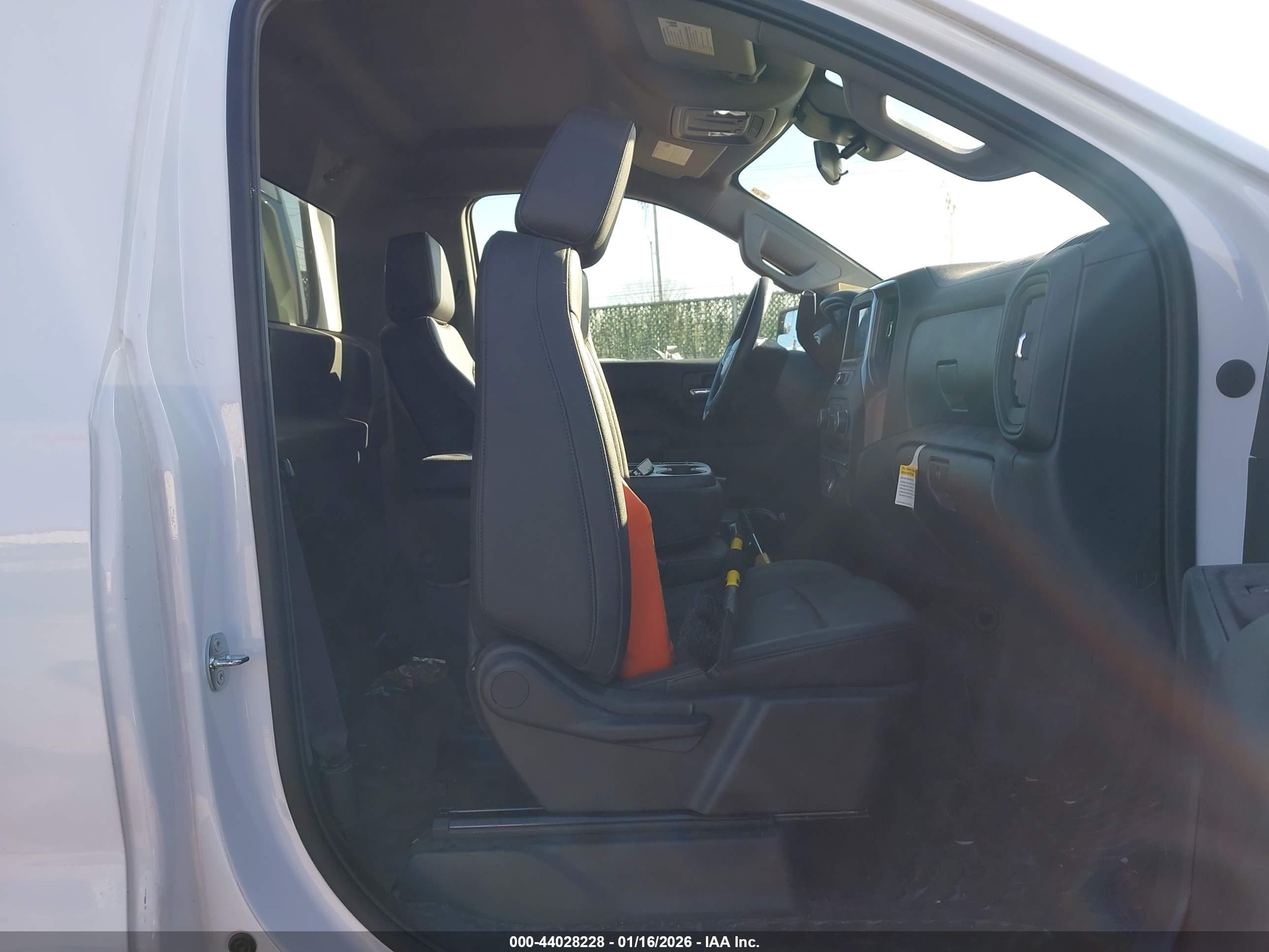 CHEVROLET SILVERADO image 5