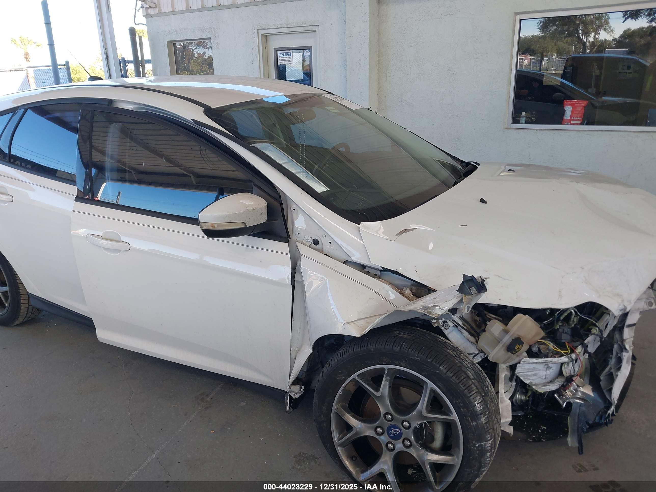 FORD FOCUS image 6