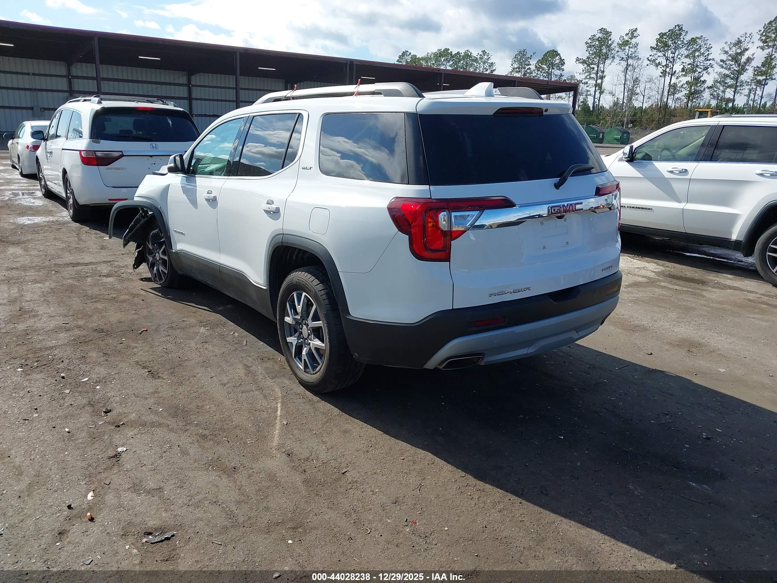 GMC ACADIA image 3