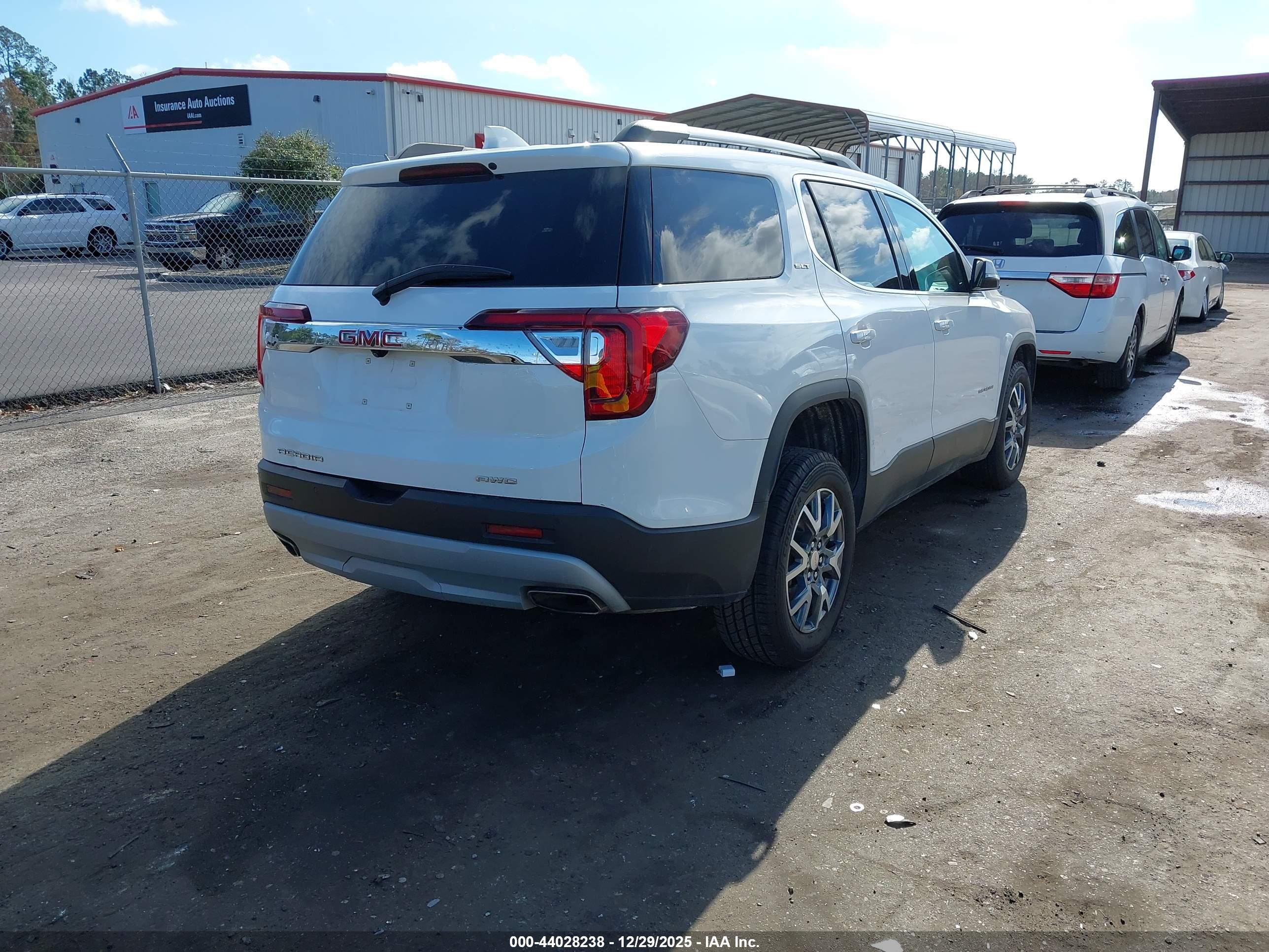 GMC ACADIA image 4
