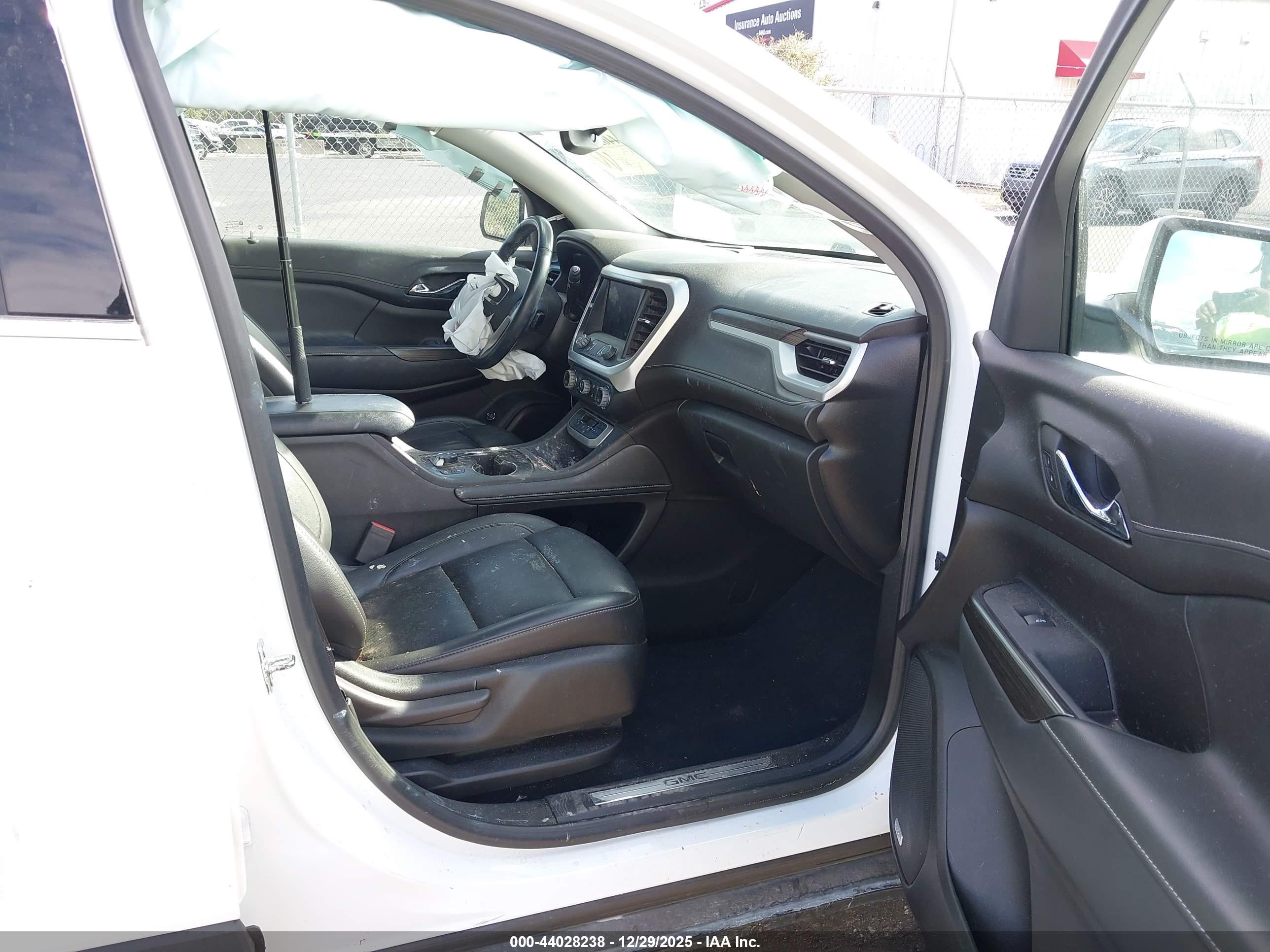 GMC ACADIA image 5