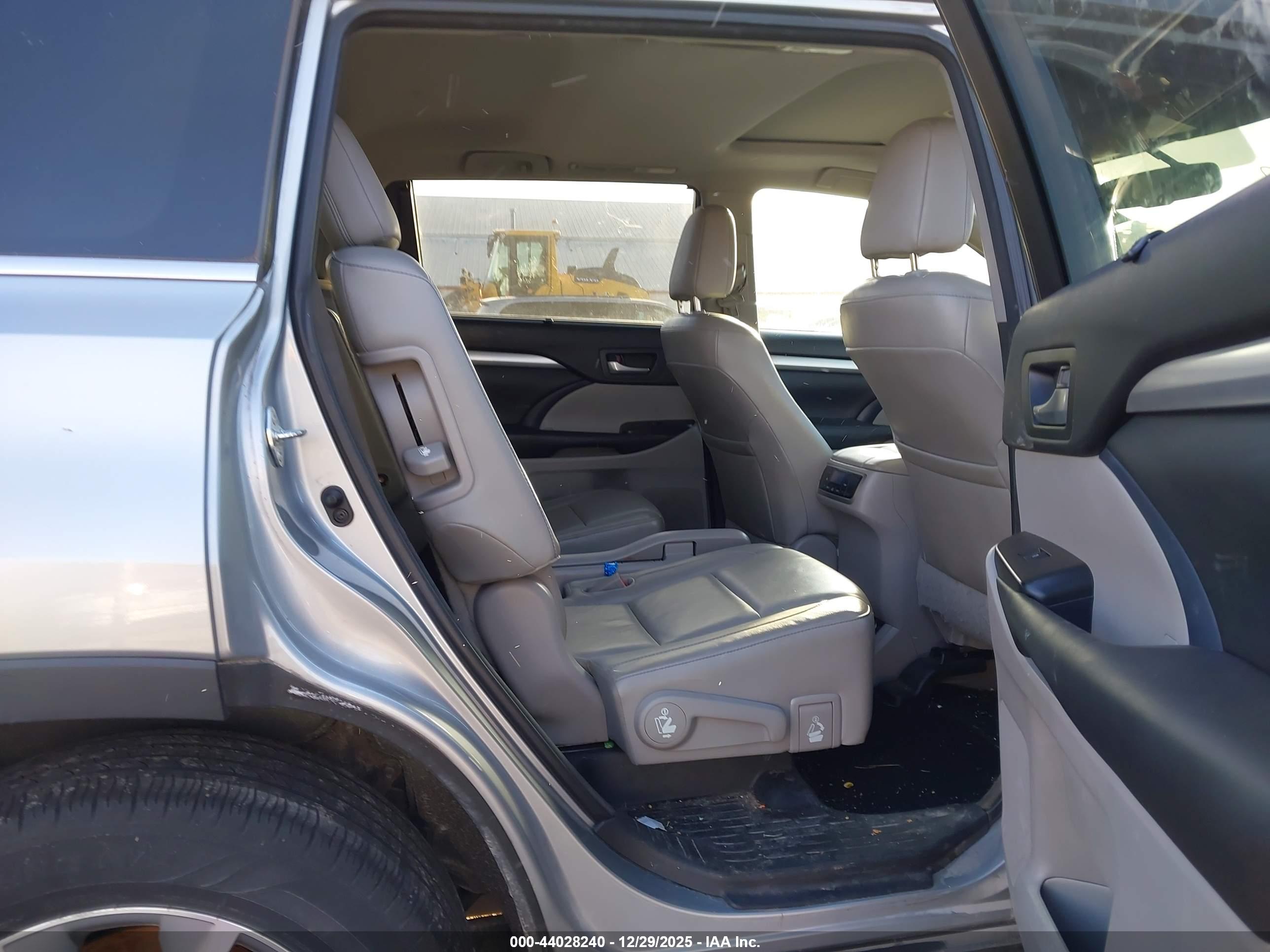 TOYOTA HIGHLANDER image 8