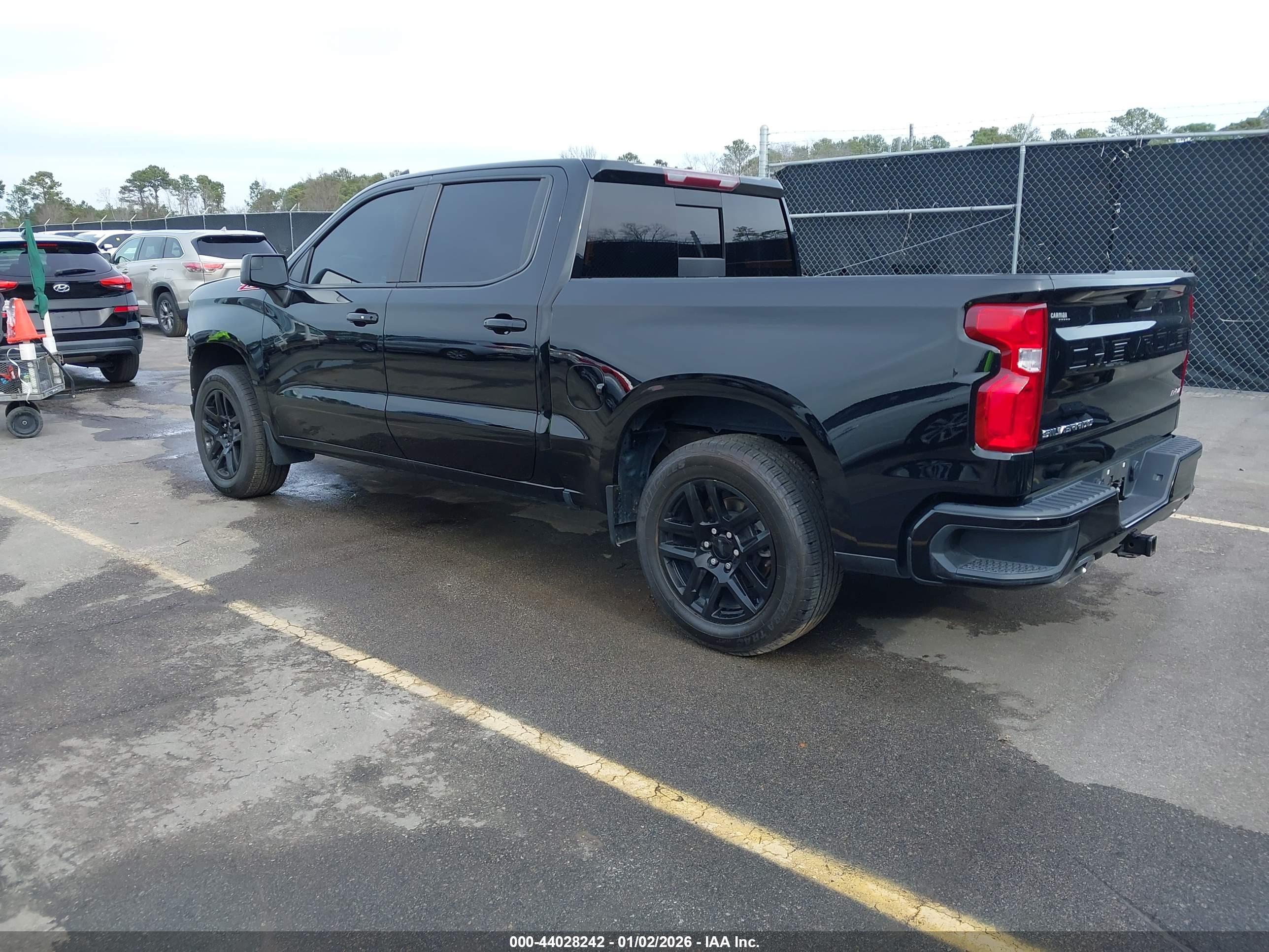 CHEVROLET SILVERADO image 3
