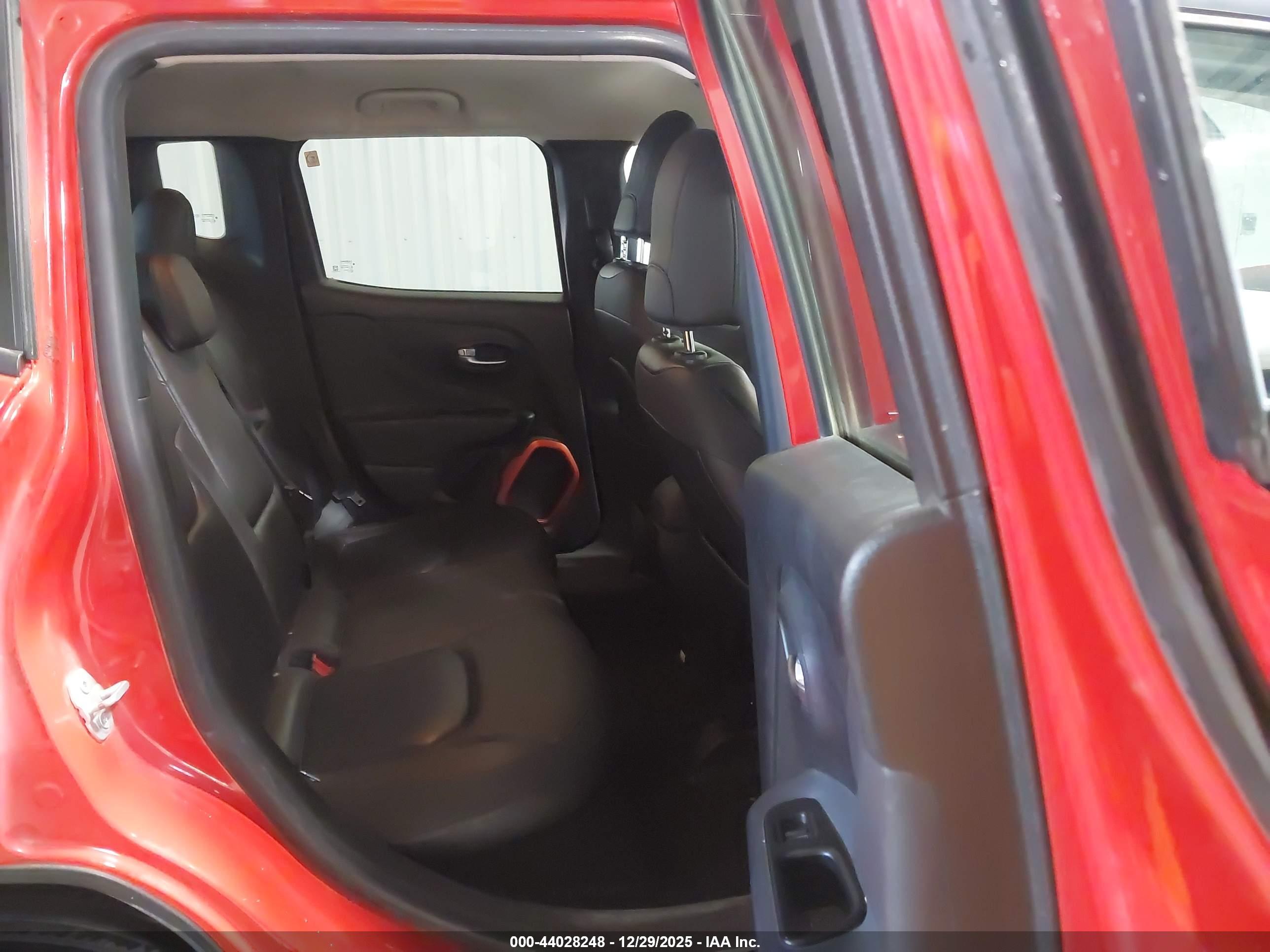 JEEP RENEGADE image 8