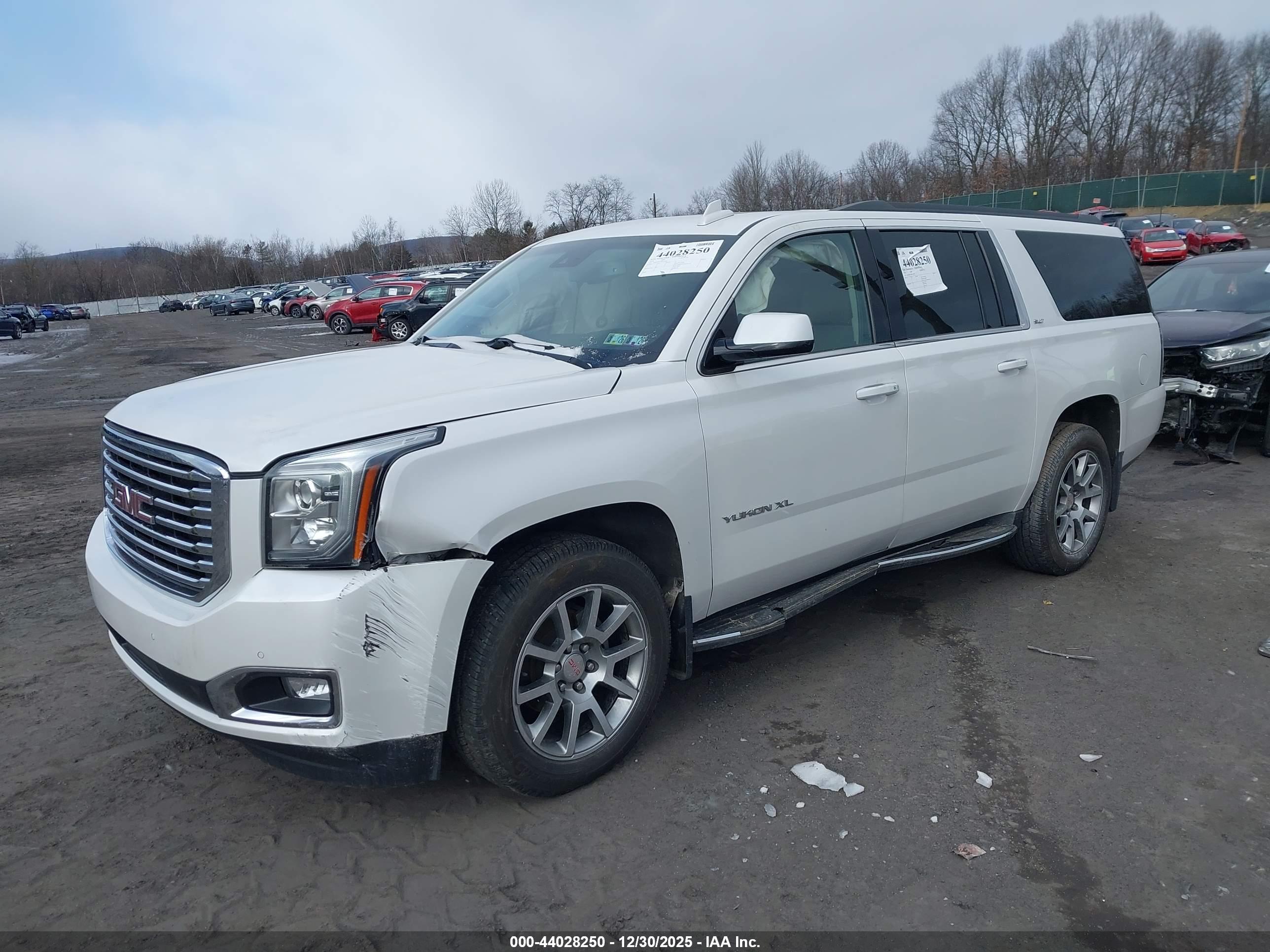 GMC YUKON image 2