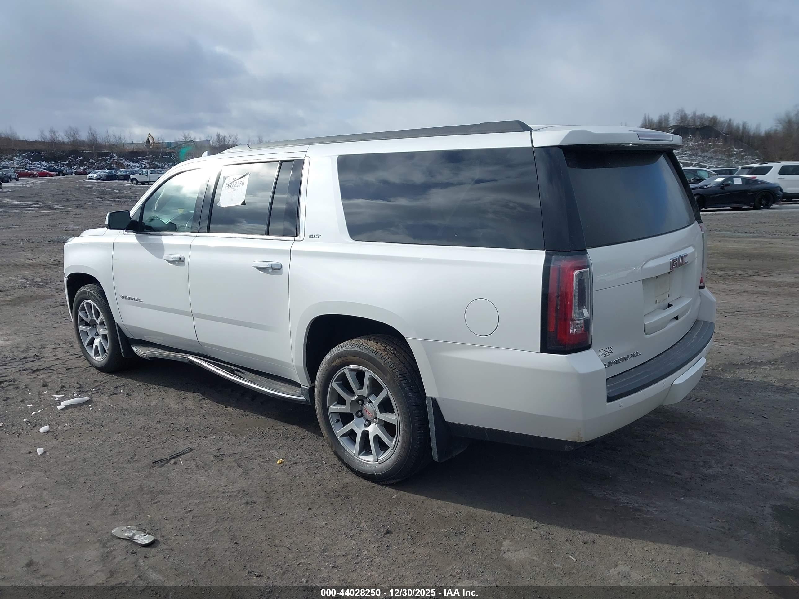 GMC YUKON image 3