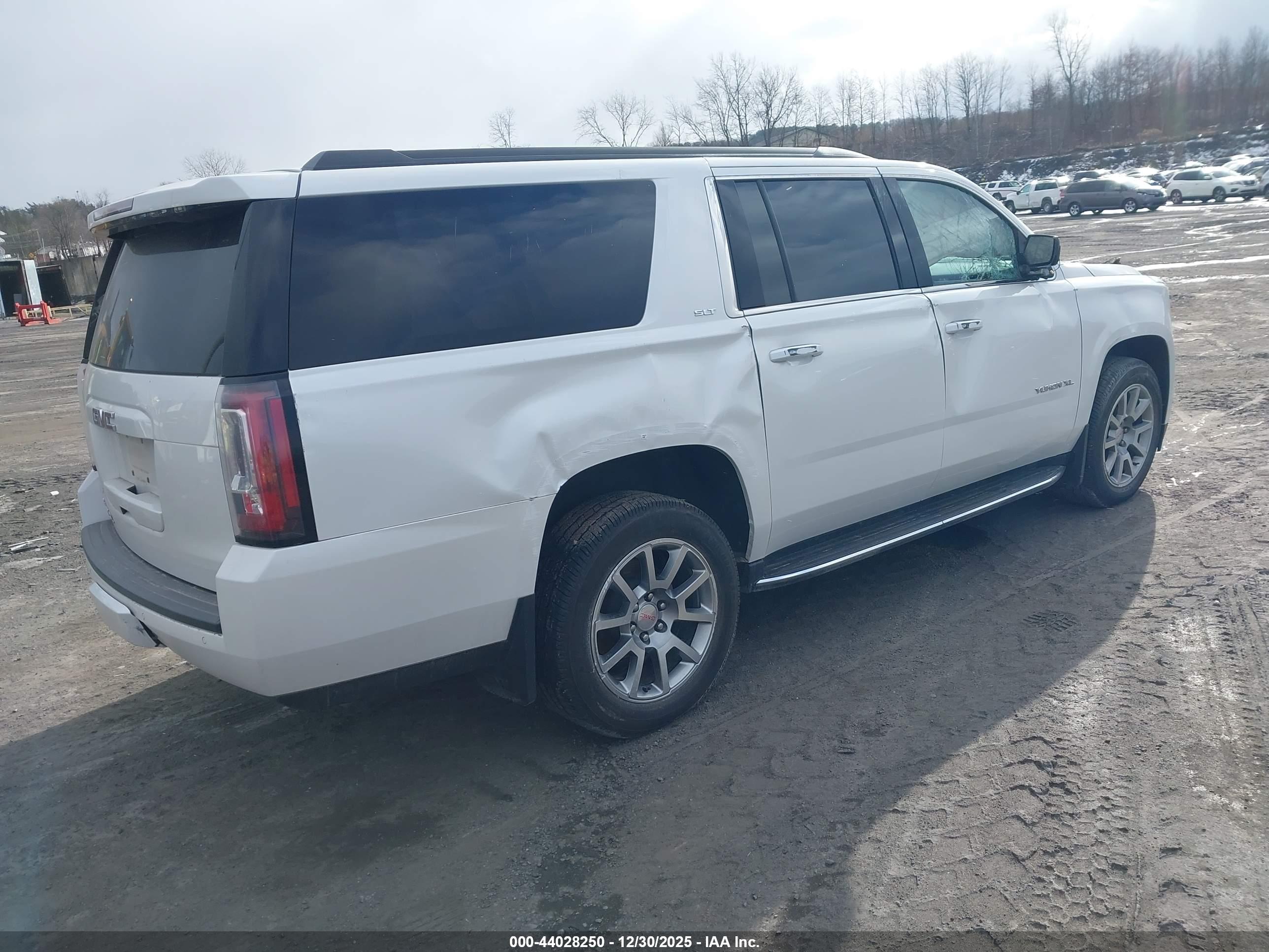 GMC YUKON image 4