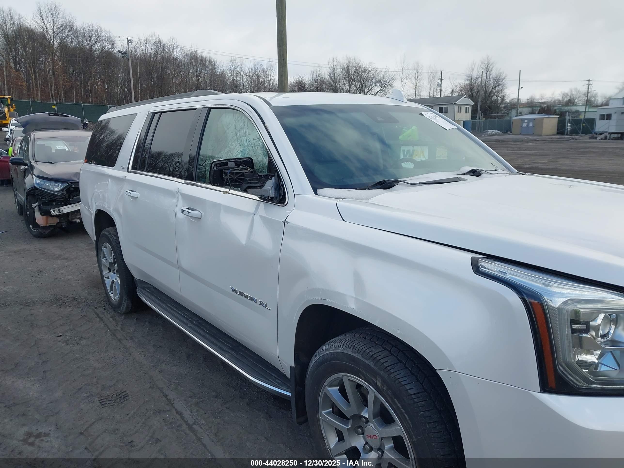 GMC YUKON image 6