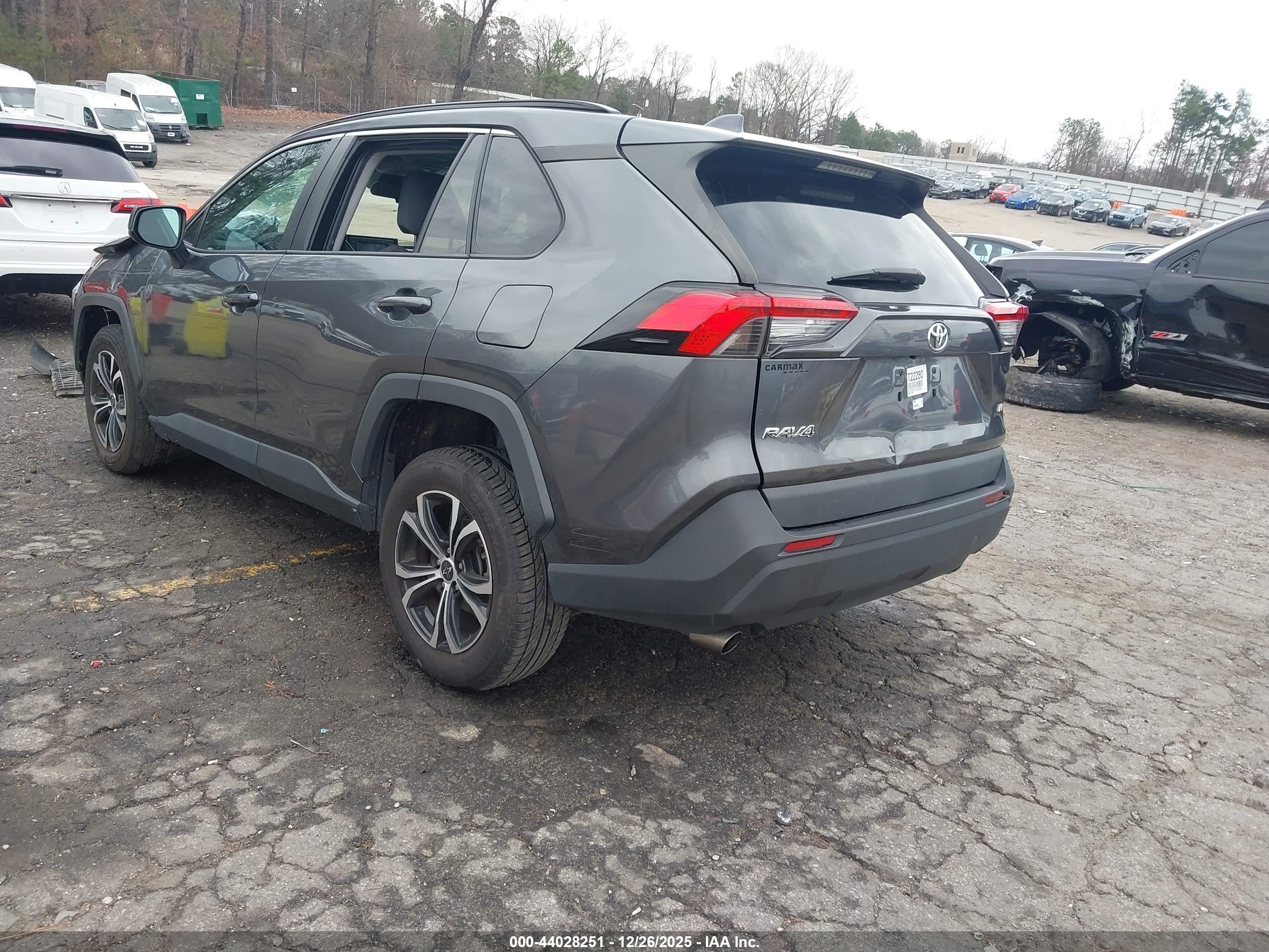 TOYOTA RAV4 image 3