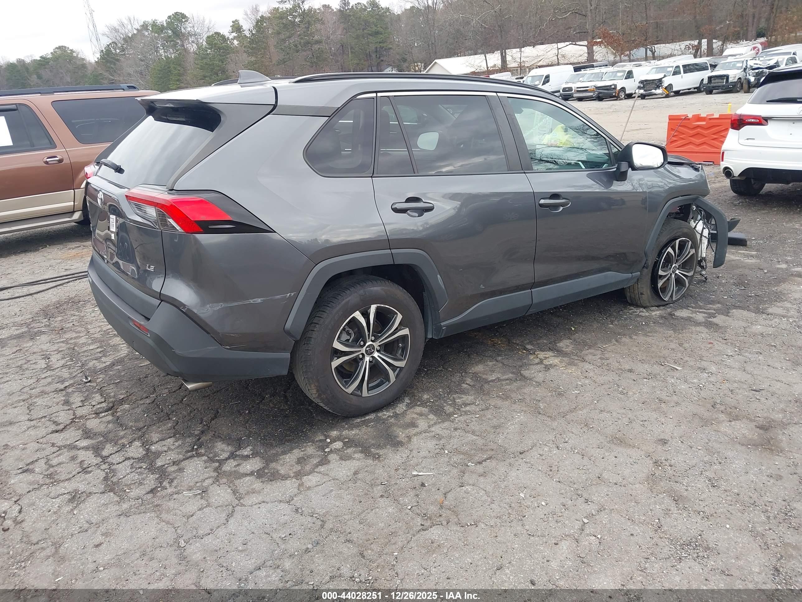 TOYOTA RAV4 image 4