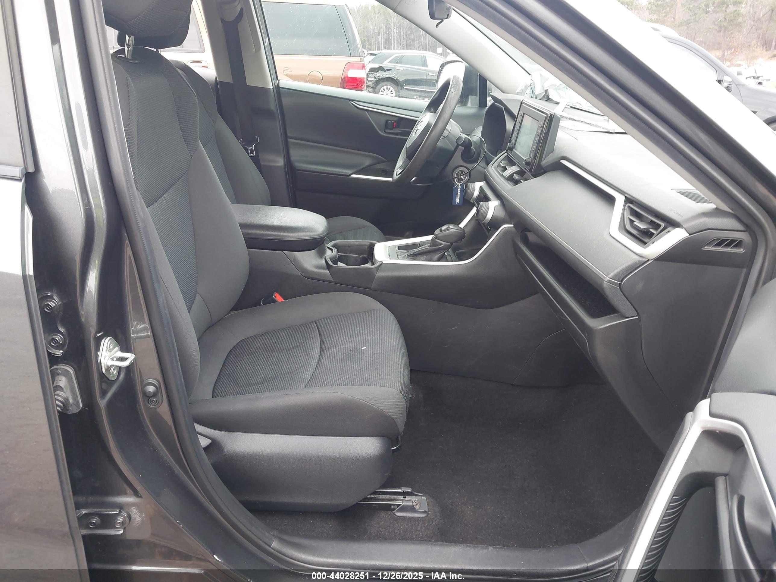 TOYOTA RAV4 image 5
