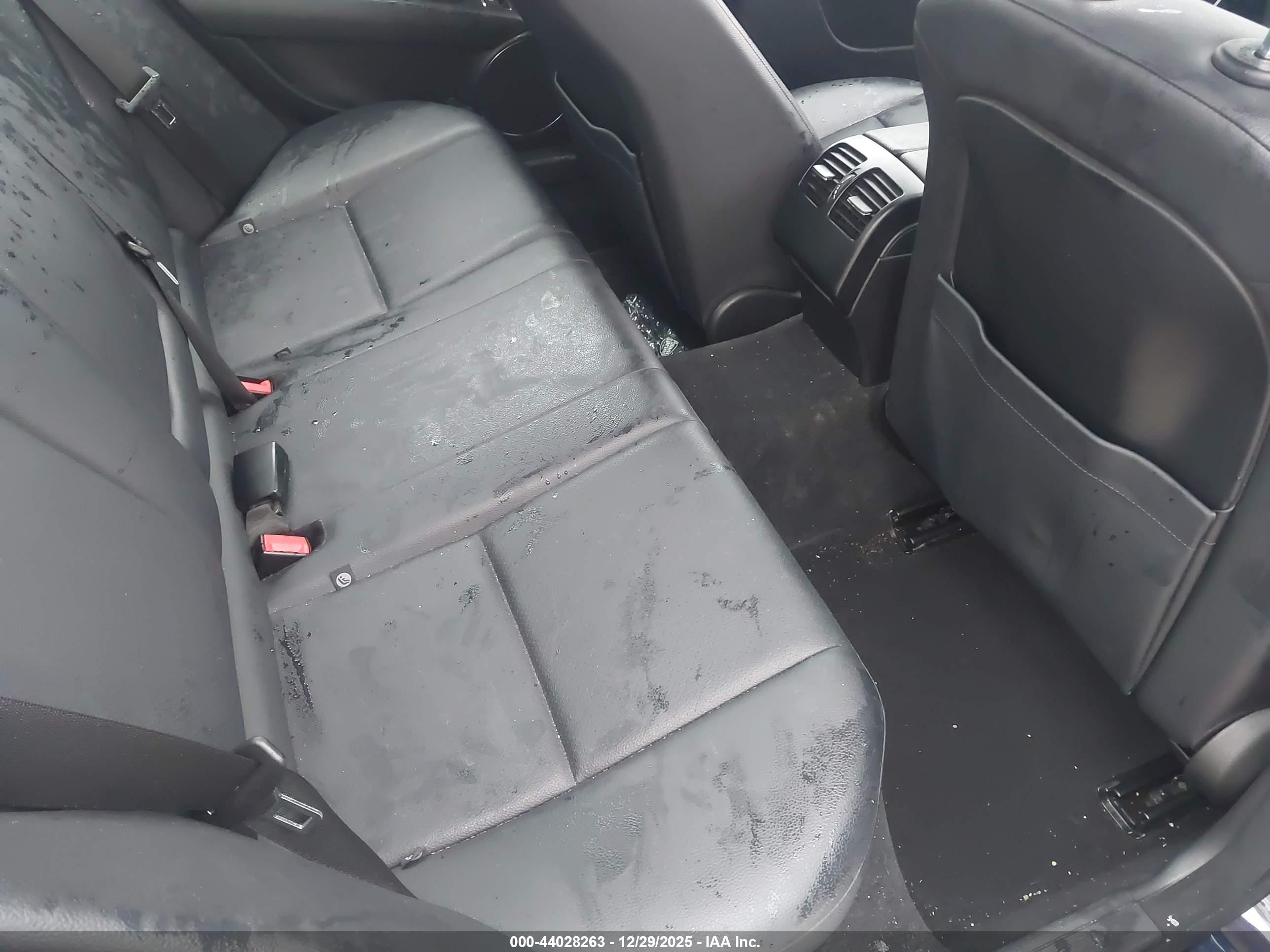 MERCEDES-BENZ C image 8