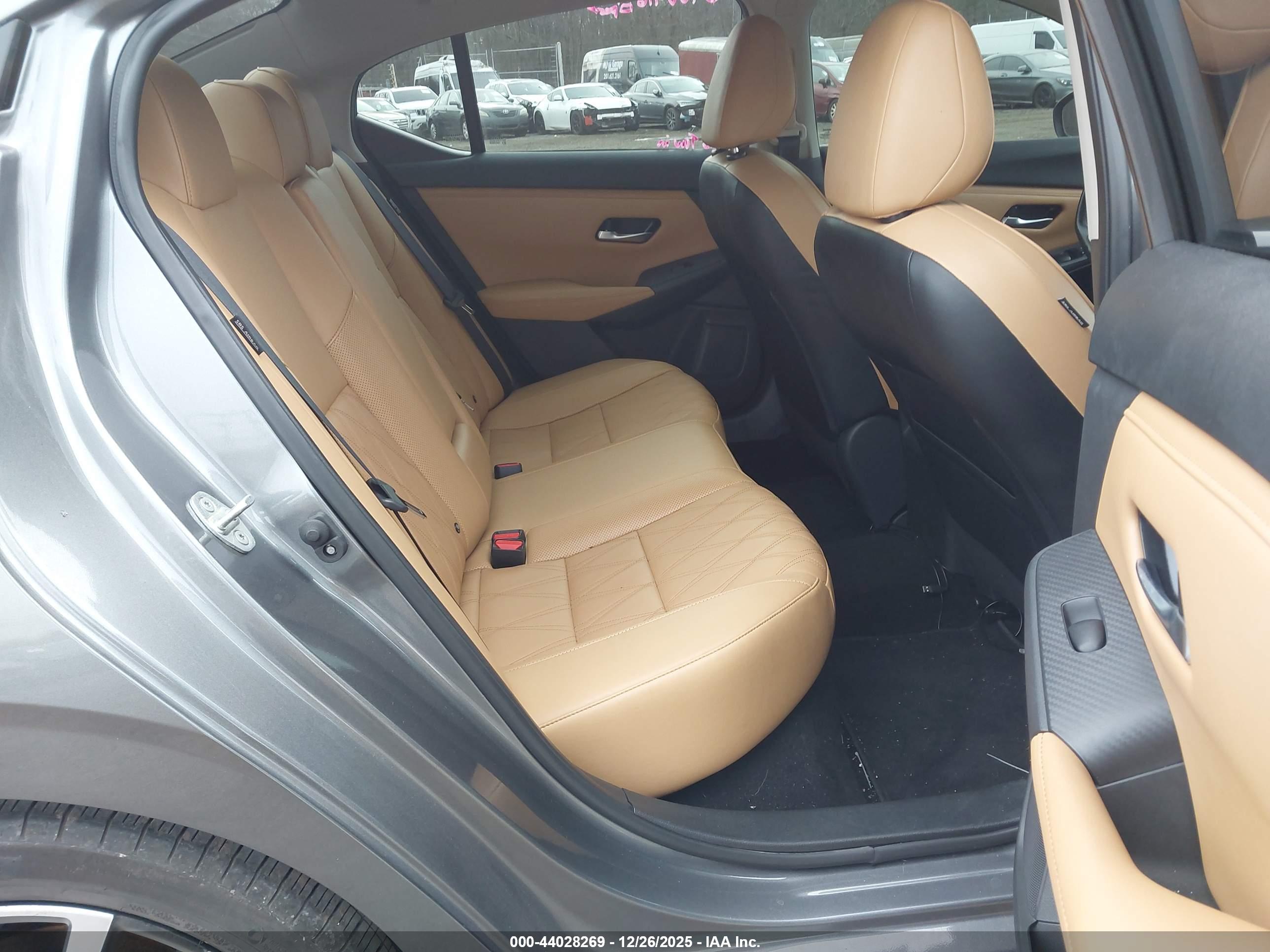 NISSAN SENTRA image 8