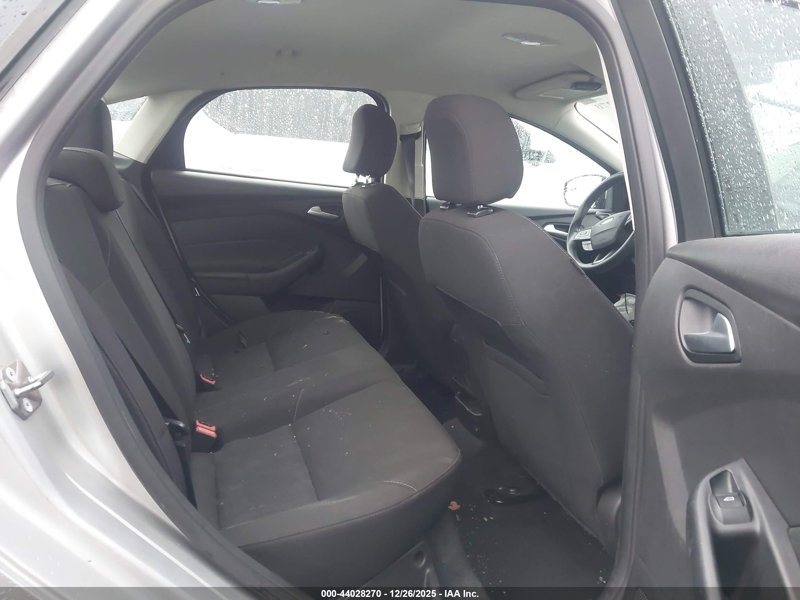 FORD FOCUS image 8