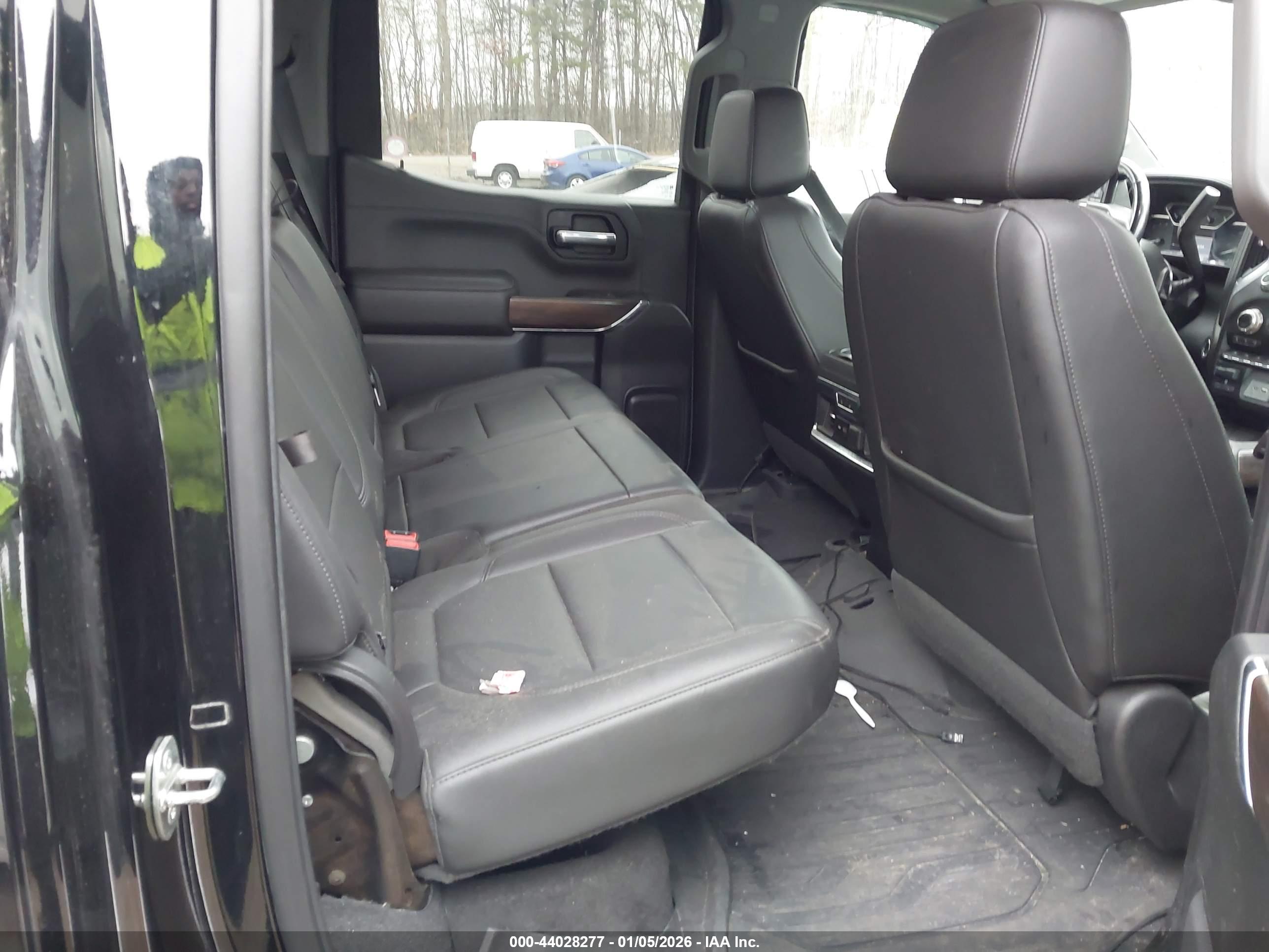 GMC SIERRA image 8