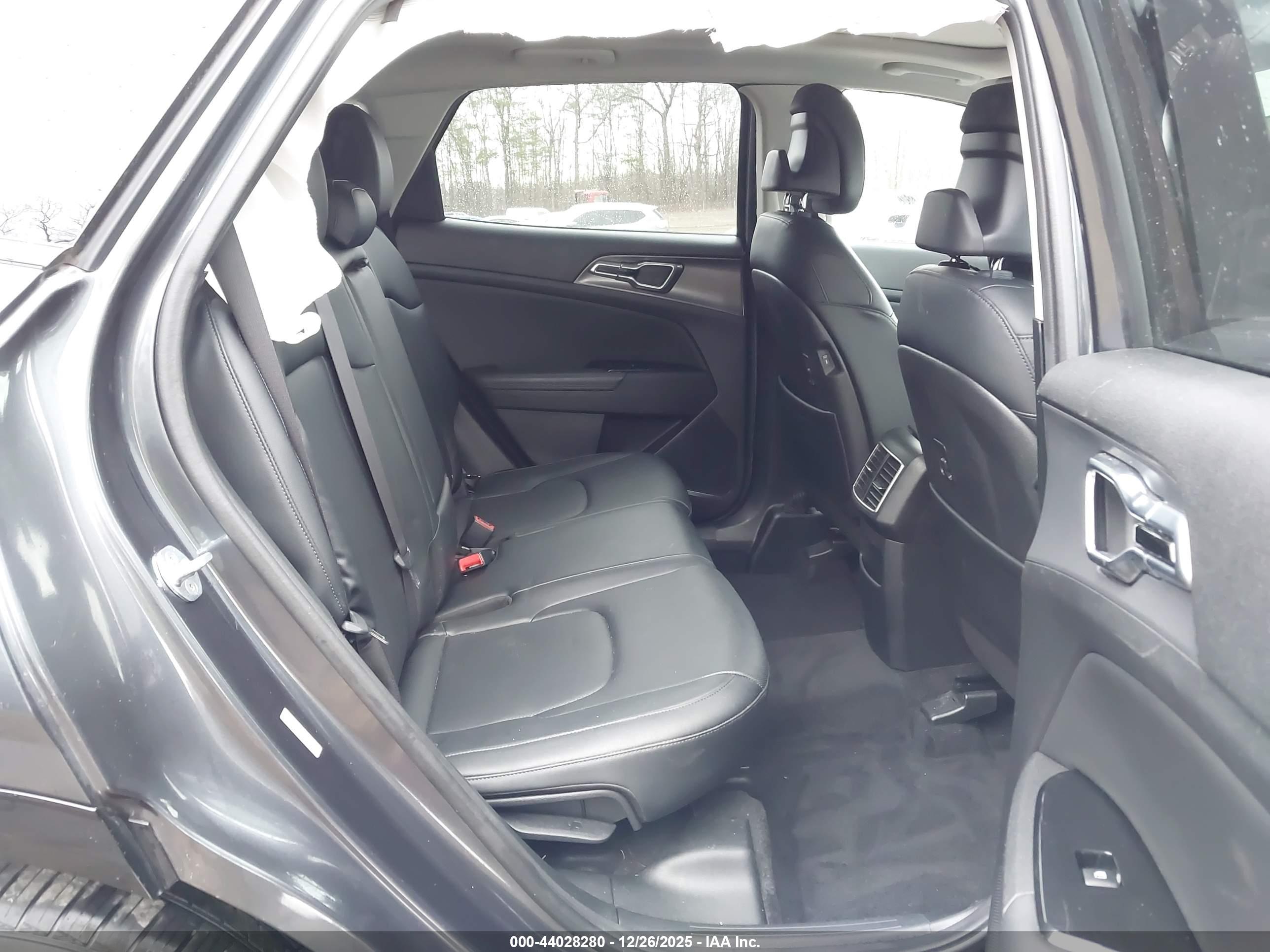 KIA SPORTAGE image 8