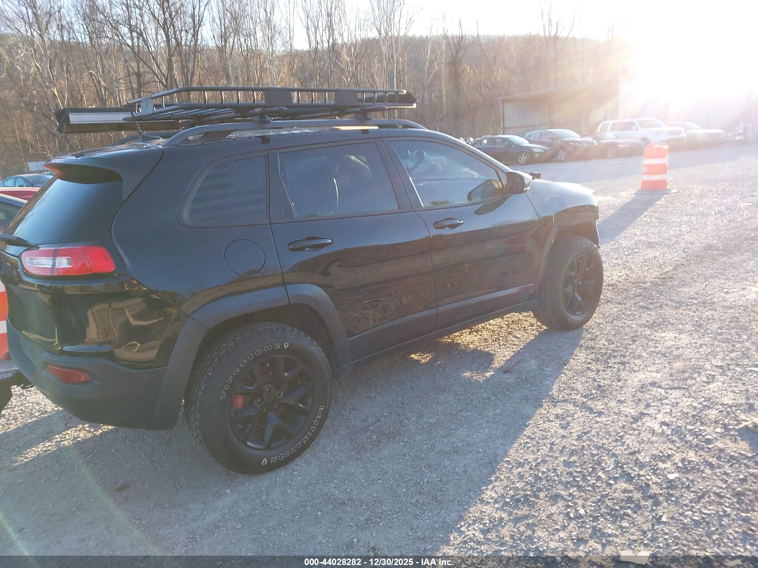 JEEP CHEROKEE image 4