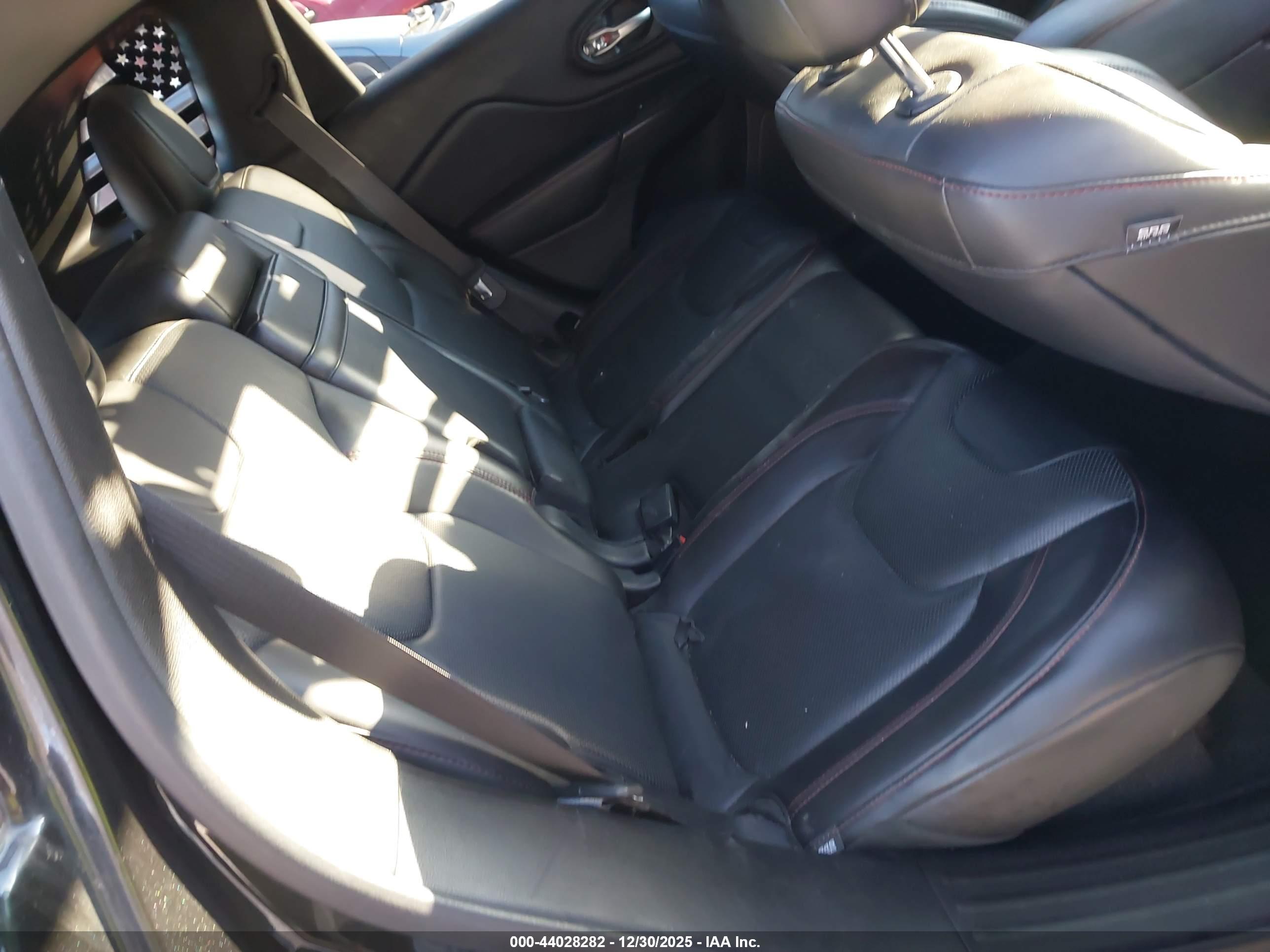 JEEP CHEROKEE image 8