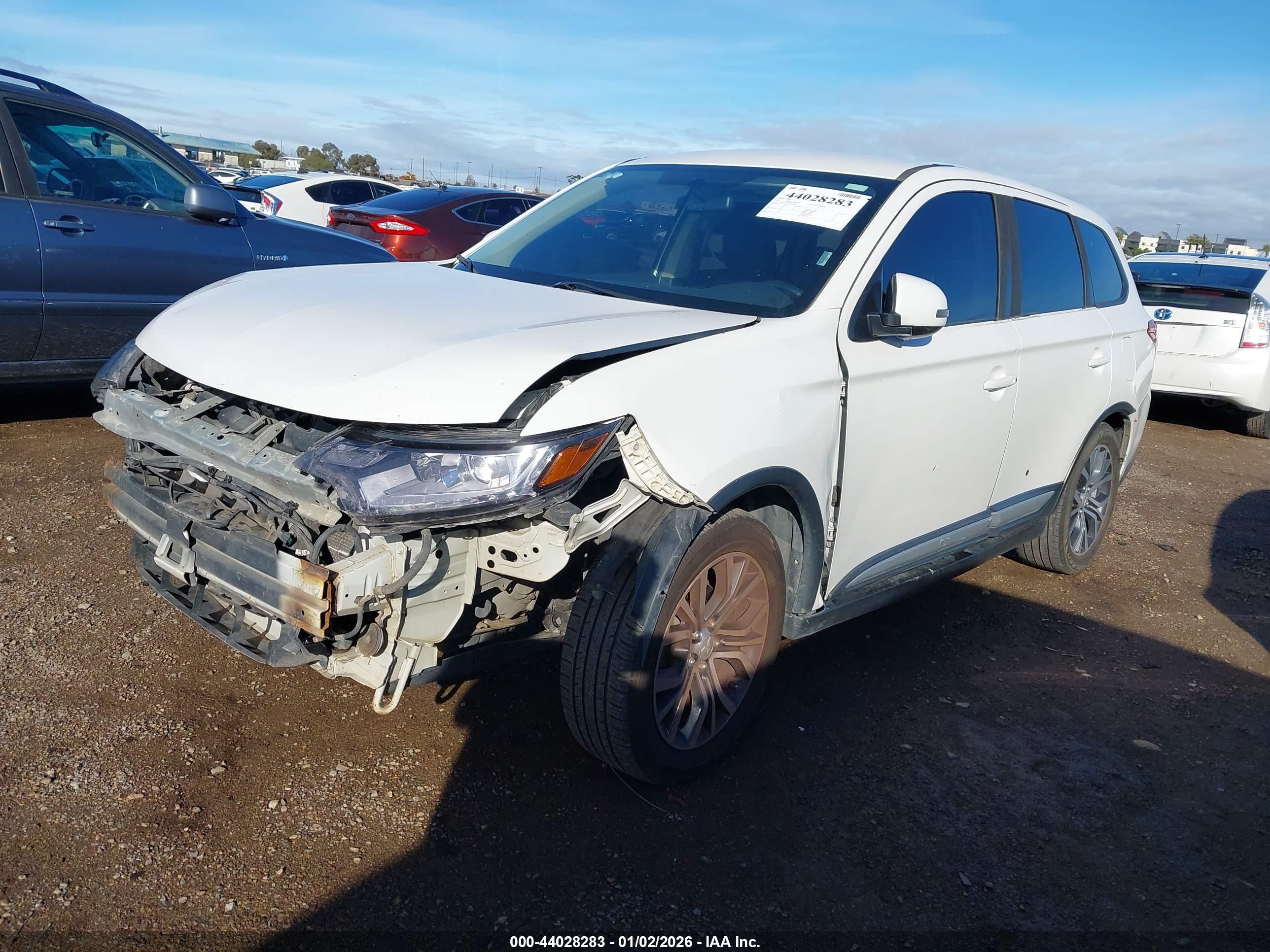 MITSUBISHI OUTLANDER image 2