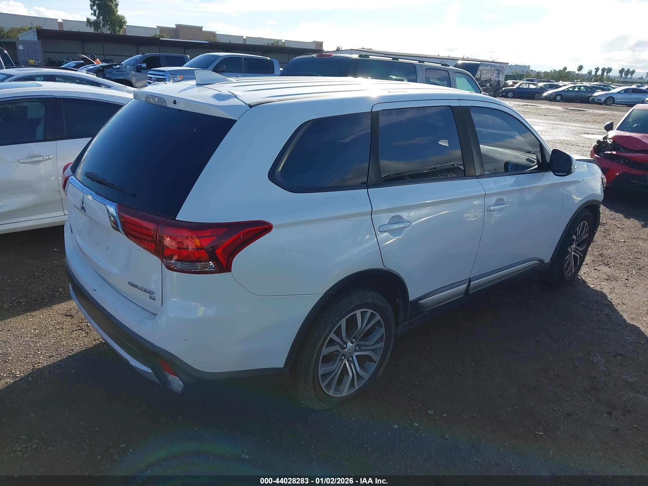 MITSUBISHI OUTLANDER image 4