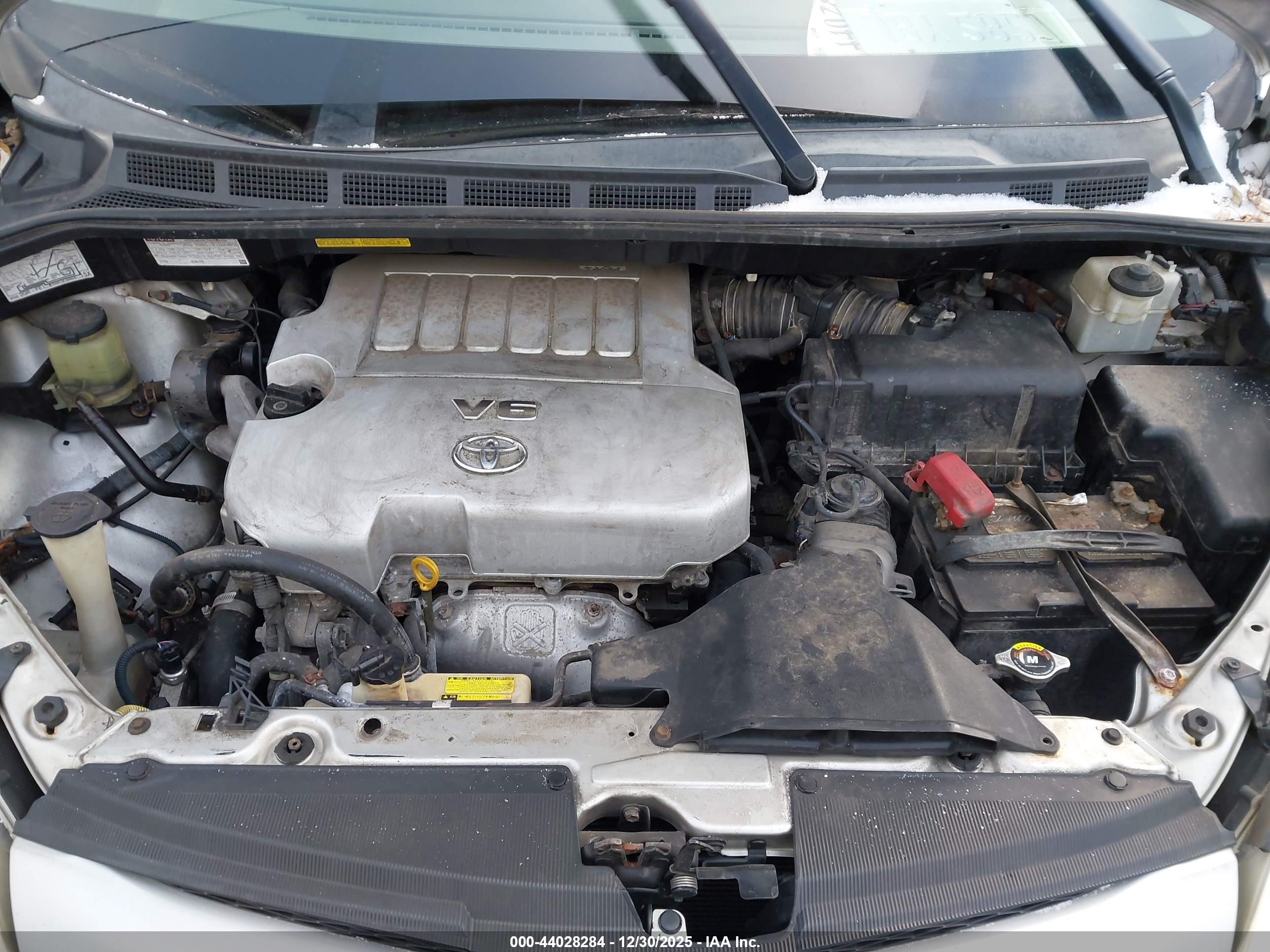 TOYOTA SIENNA image 10