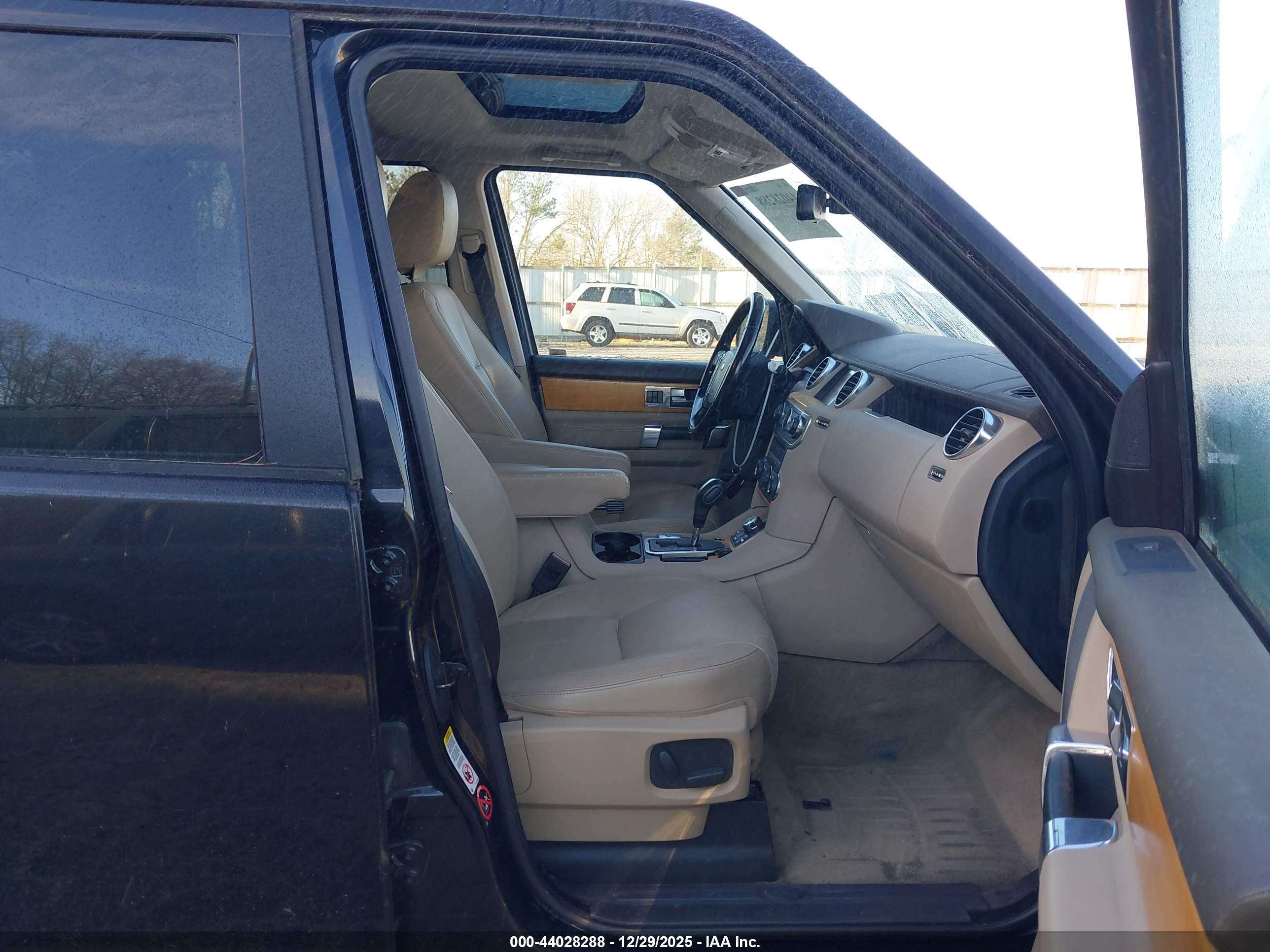 LAND ROVER image 5