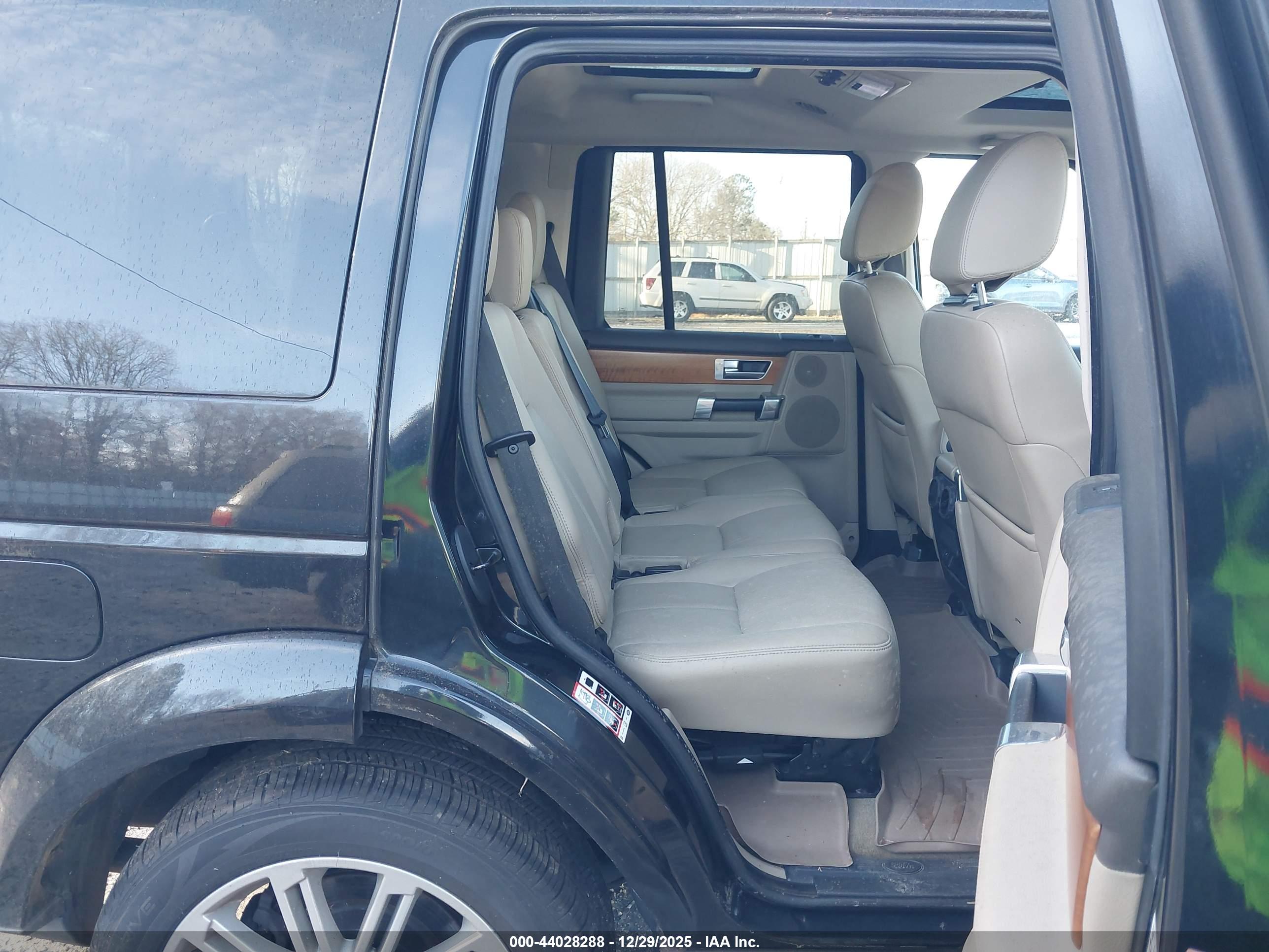 LAND ROVER image 8