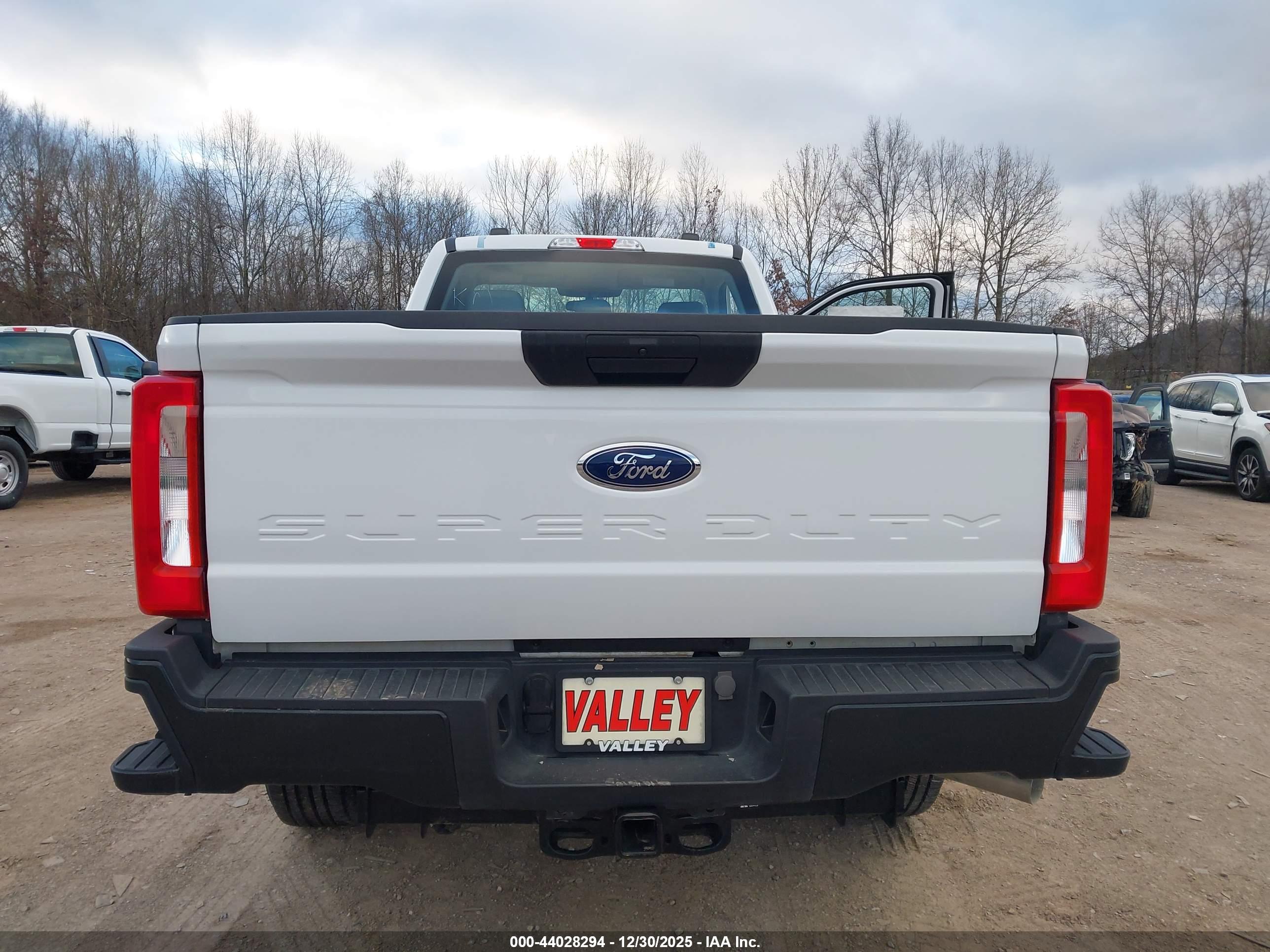 FORD F-250 image 8