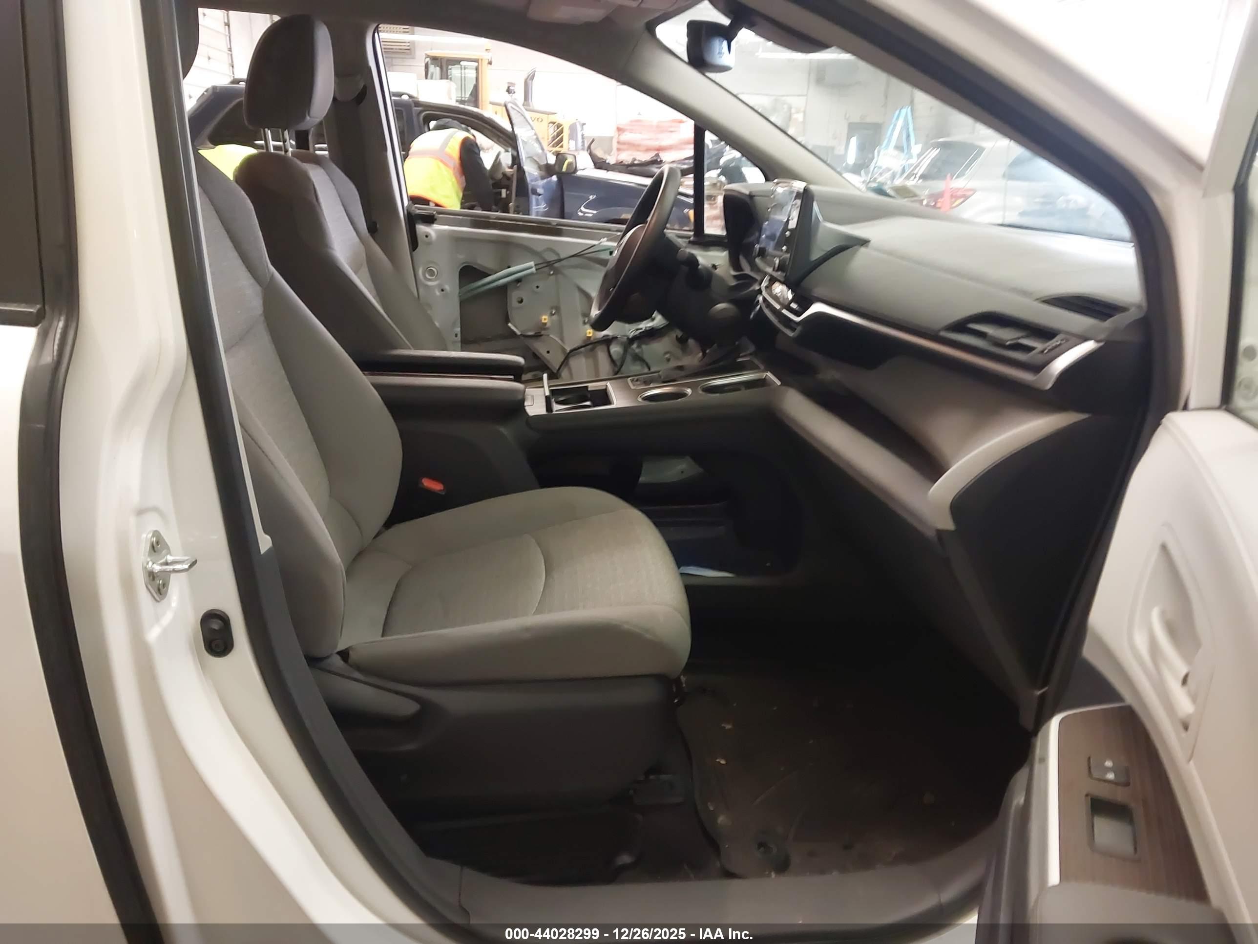 TOYOTA SIENNA image 5