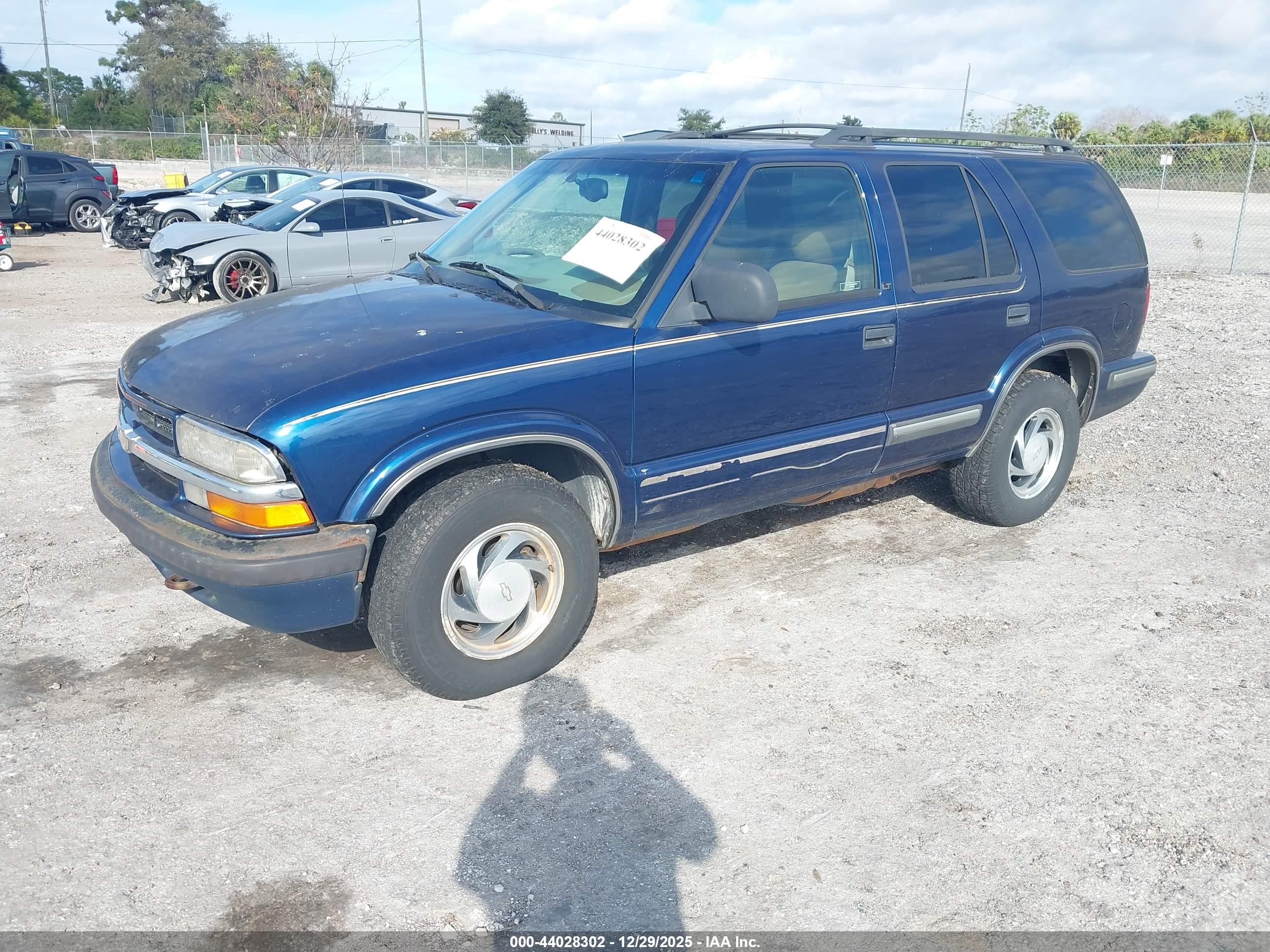 CHEVROLET BLAZER image 2