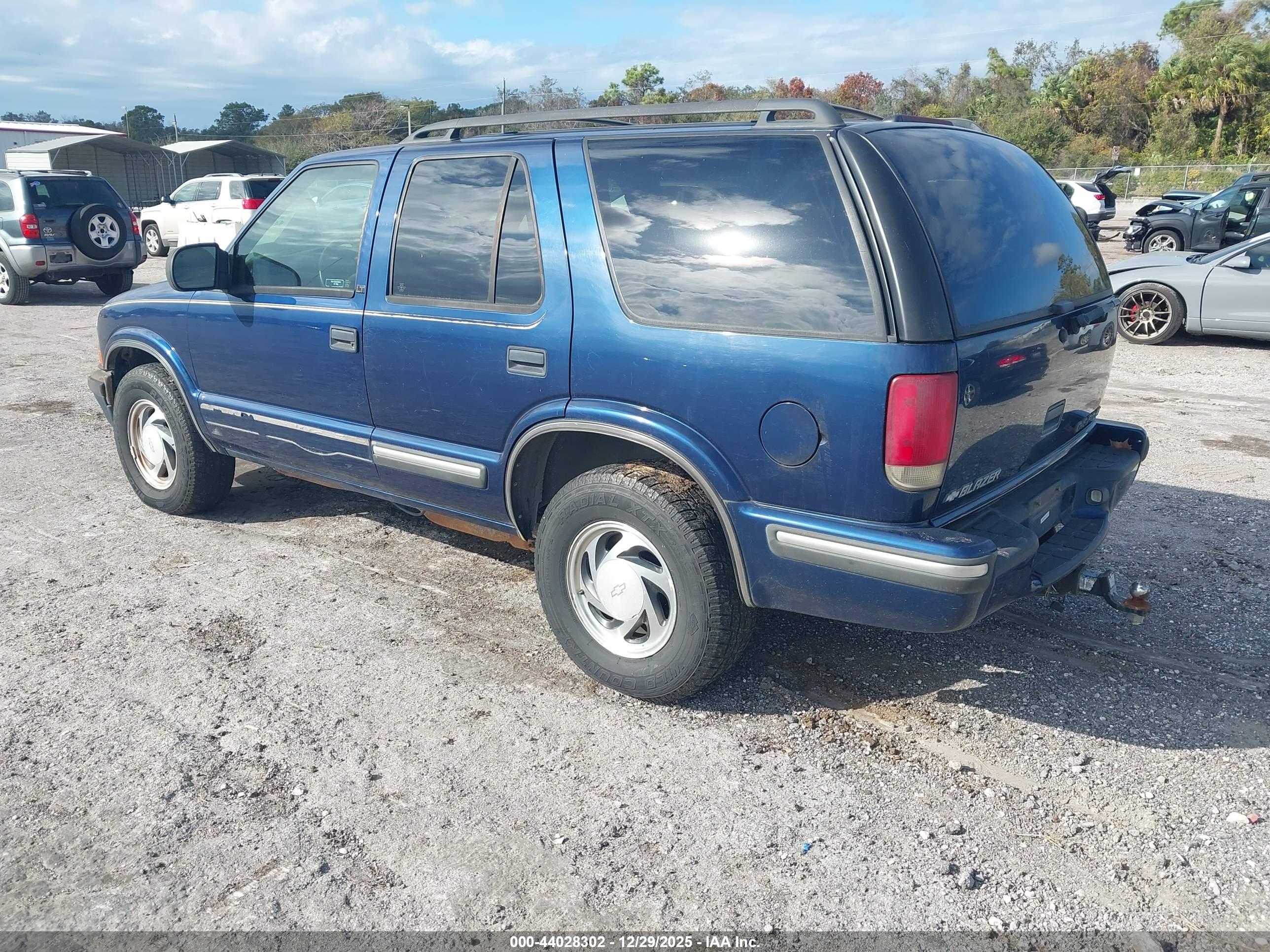 CHEVROLET BLAZER image 3