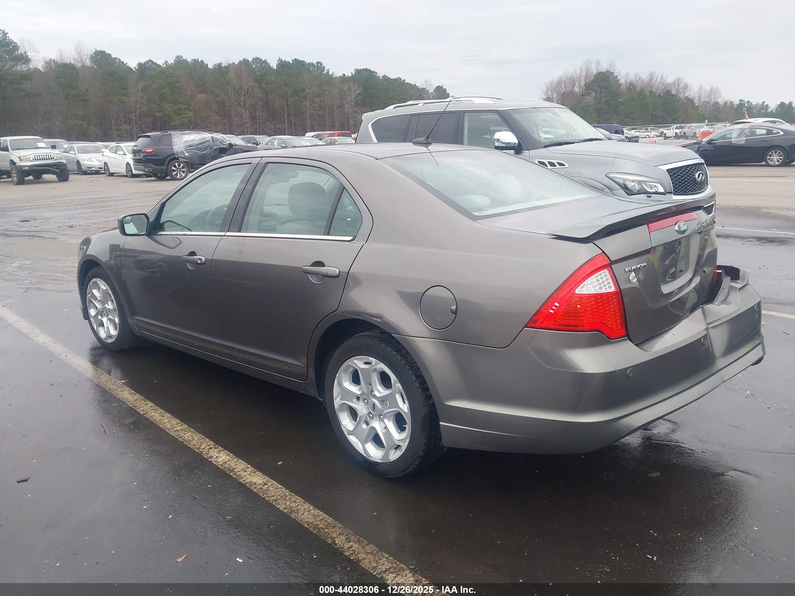 FORD FUSION image 3