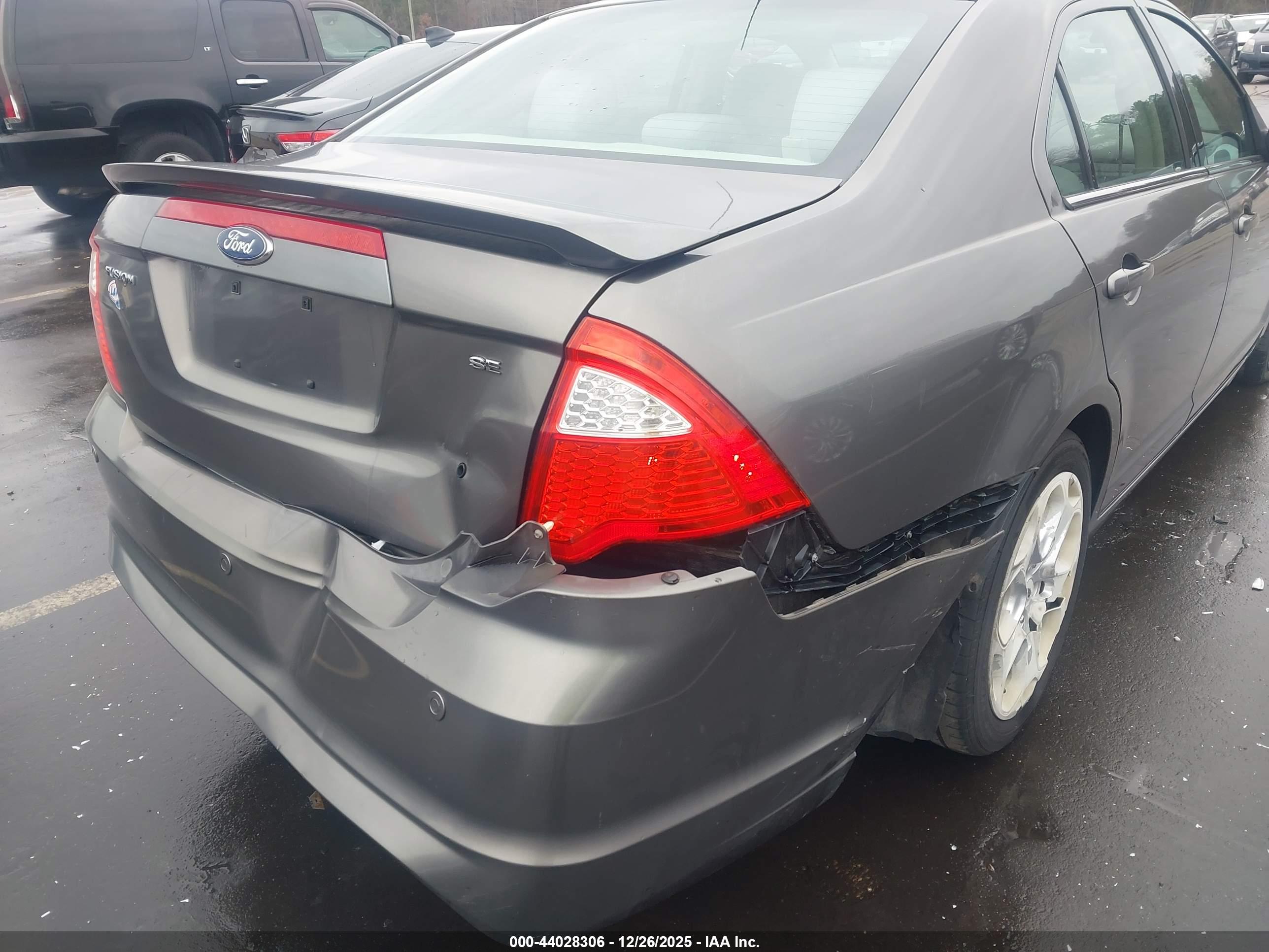 FORD FUSION image 6