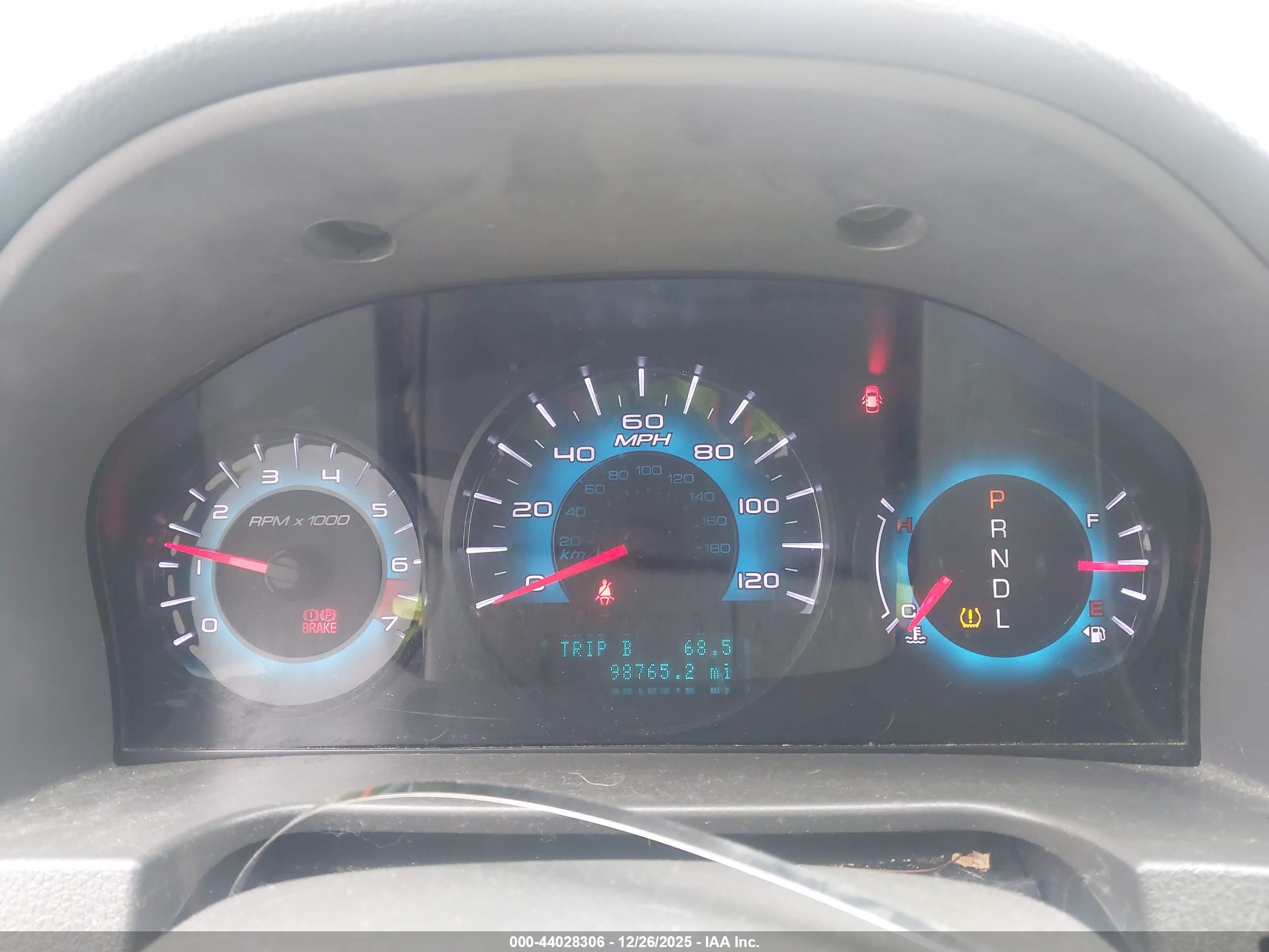 FORD FUSION image 7