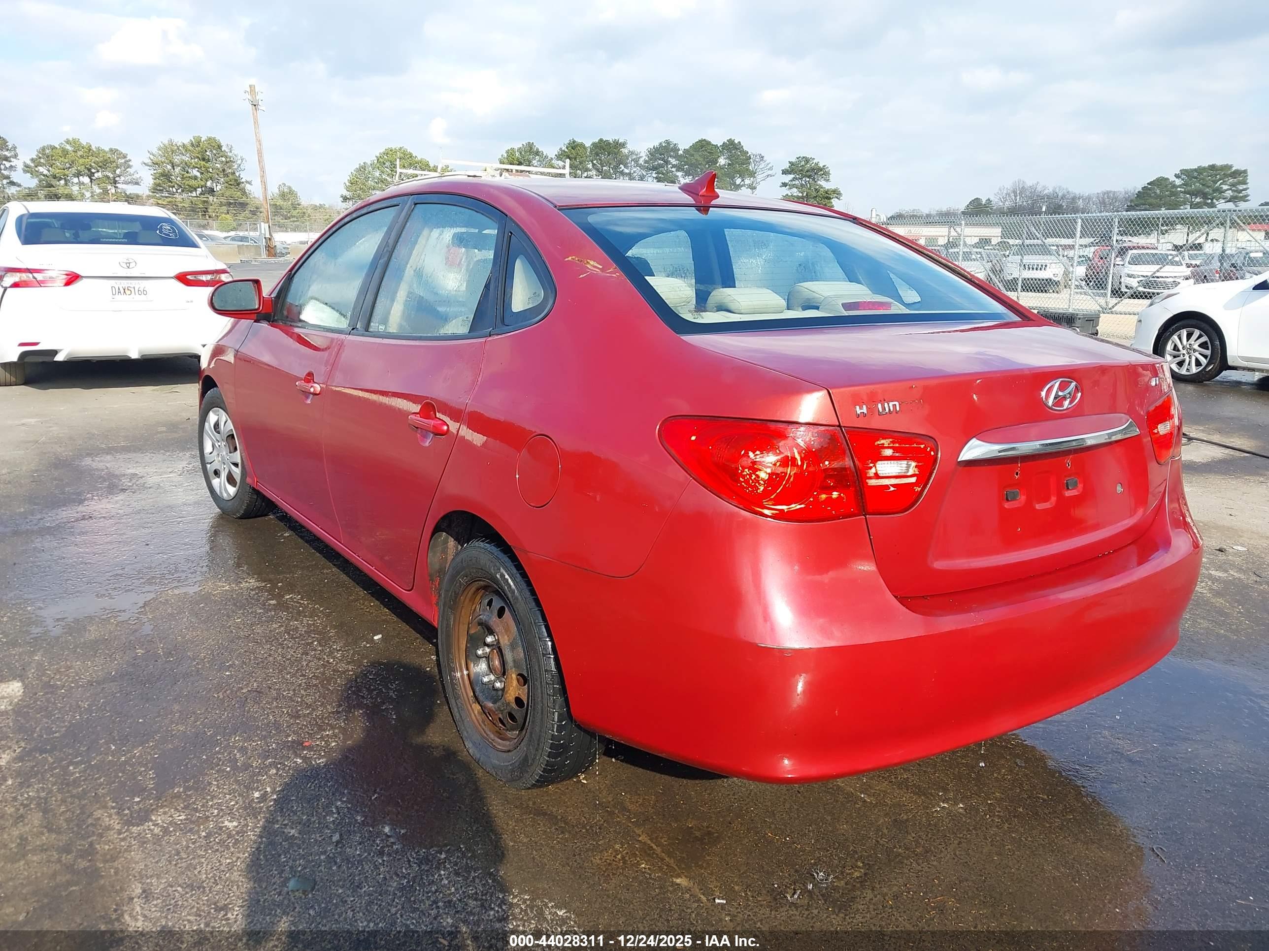 HYUNDAI ELANTRA image 3