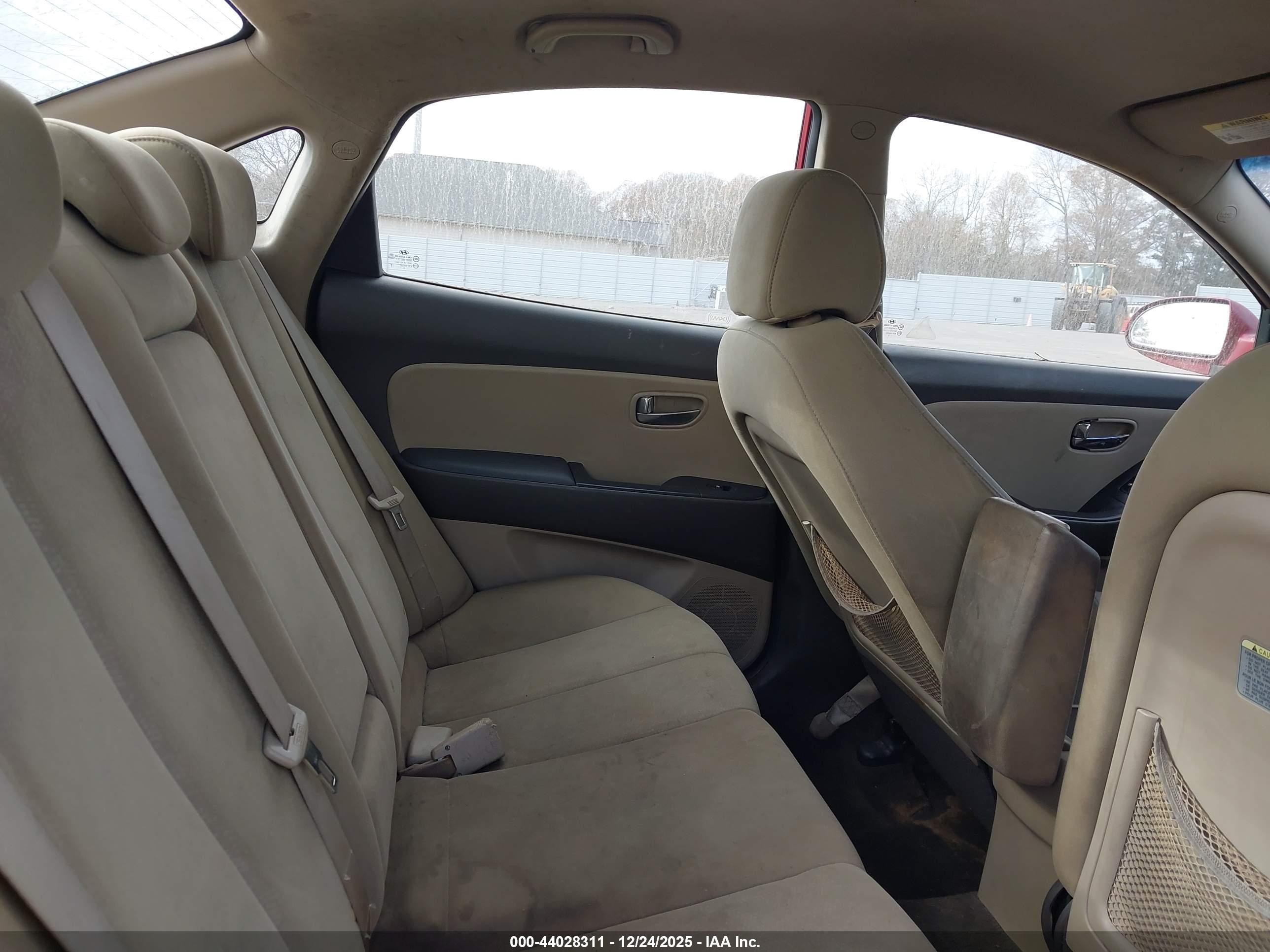 HYUNDAI ELANTRA image 8