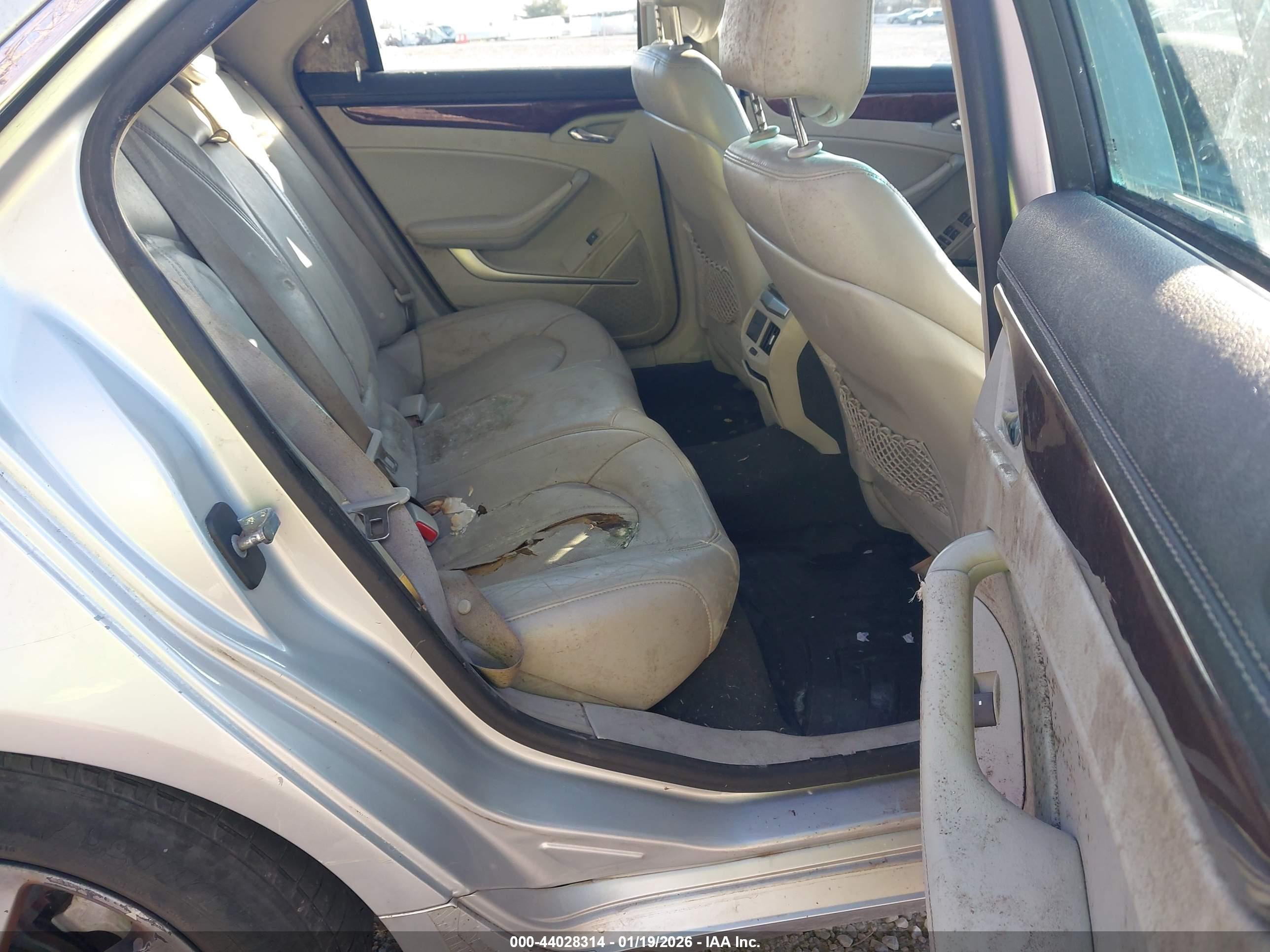 CADILLAC CTS image 8