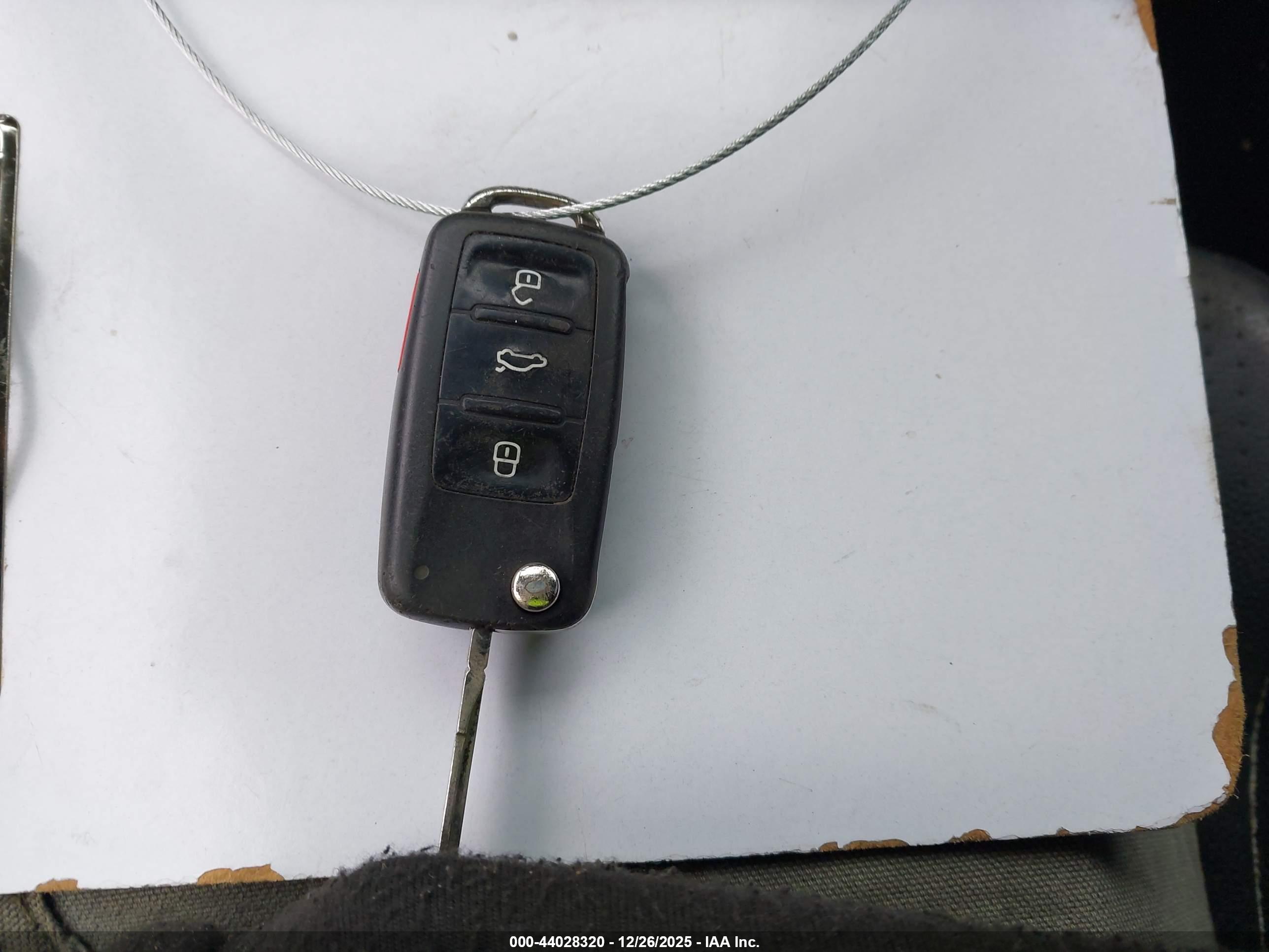 VOLKSWAGEN PASSAT image 11