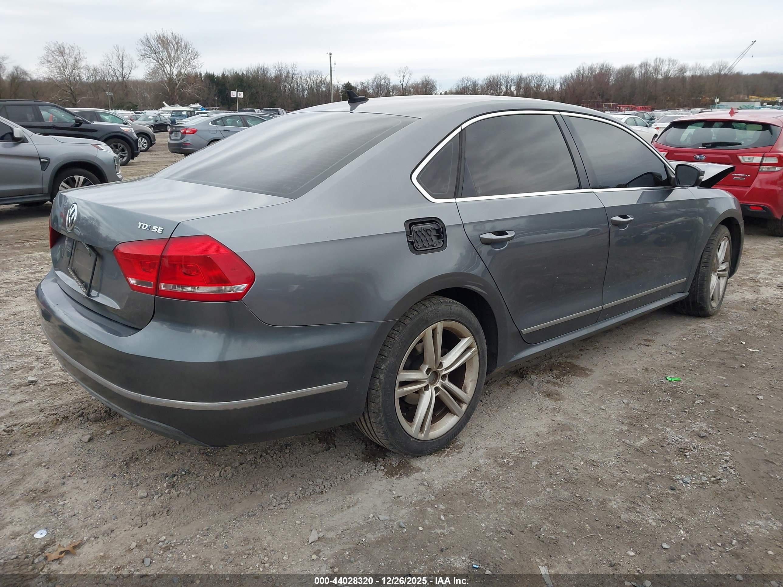 VOLKSWAGEN PASSAT image 4