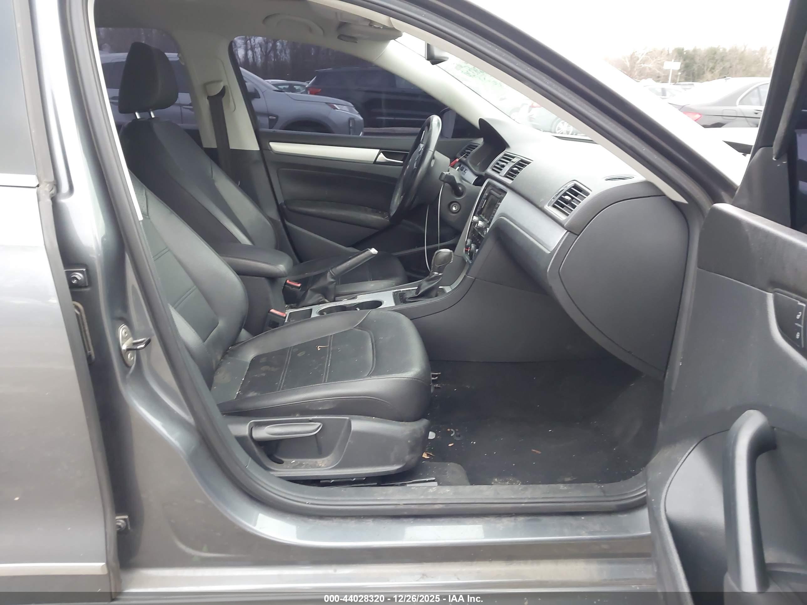 VOLKSWAGEN PASSAT image 5