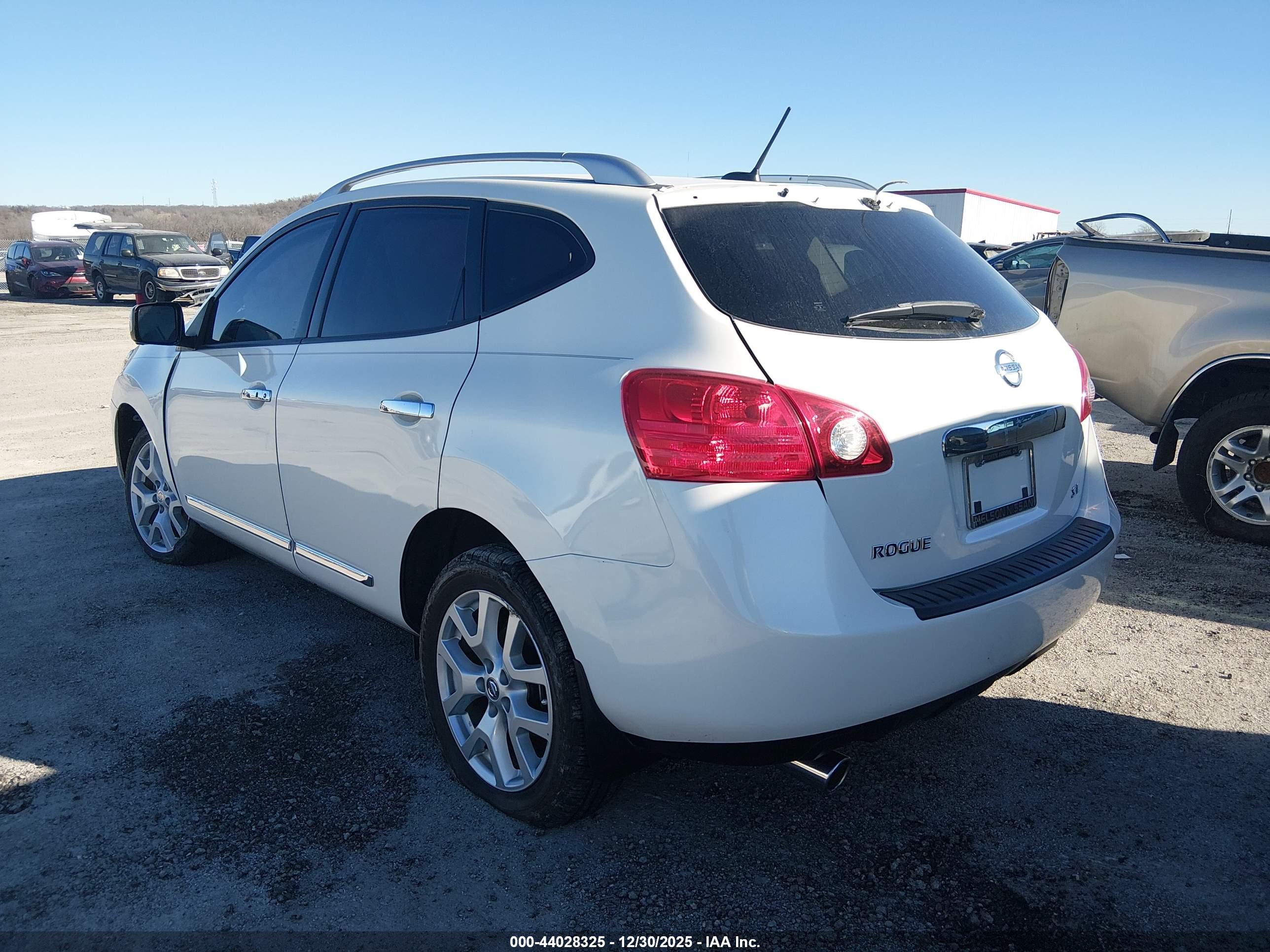 NISSAN ROGUE image 3
