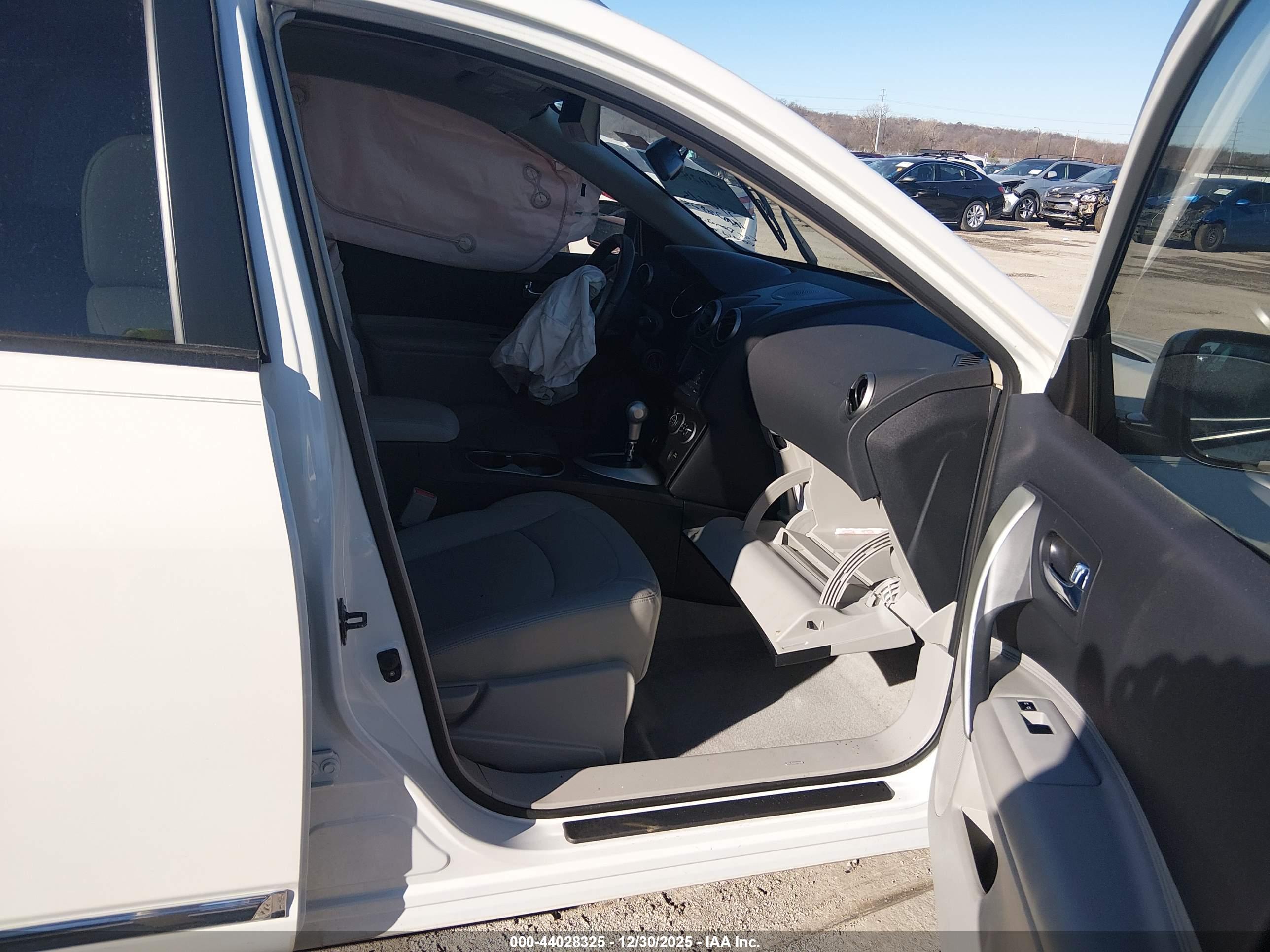 NISSAN ROGUE image 5